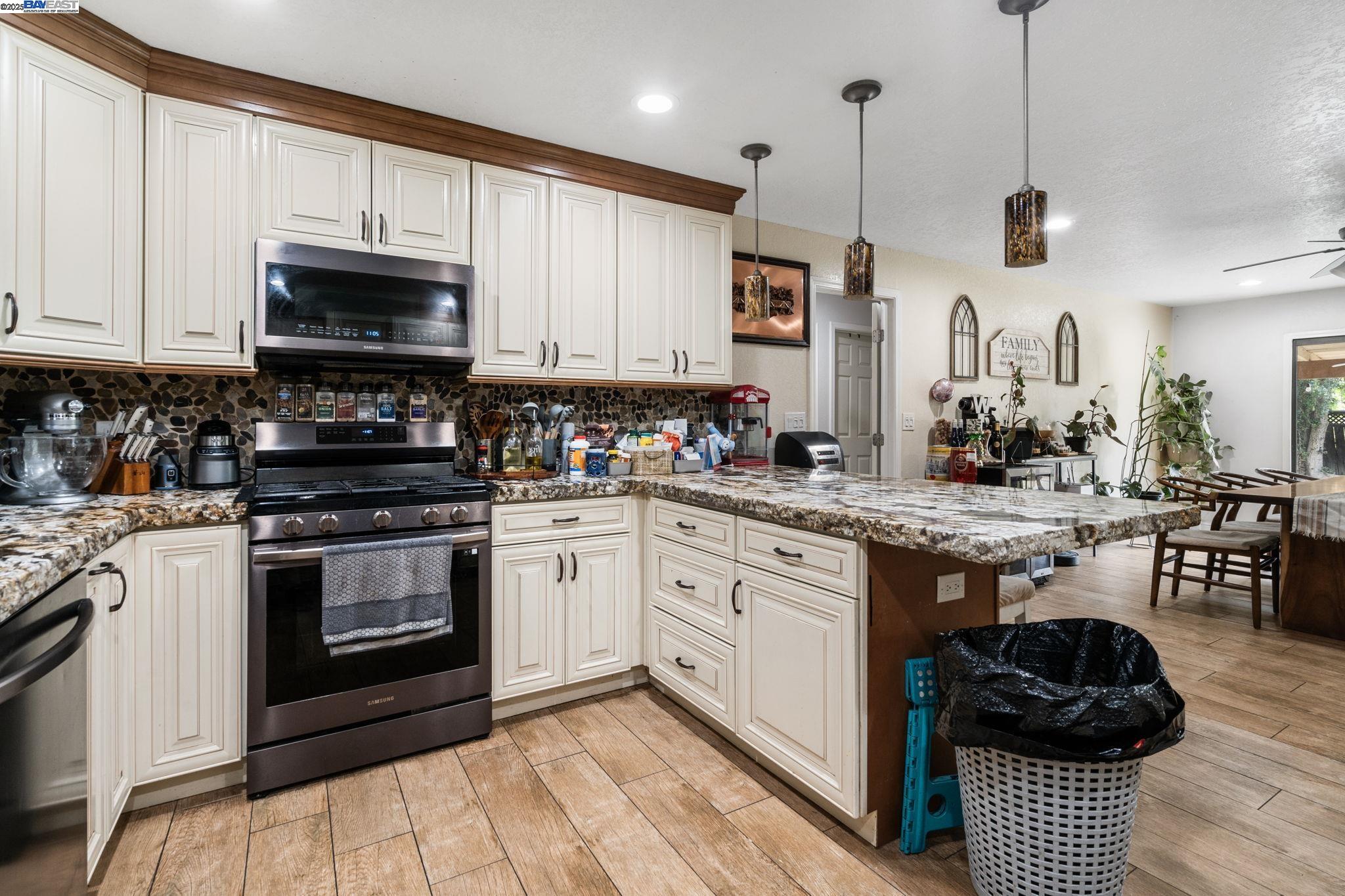 Detail Gallery Image 20 of 35 For 550 N Corral Hollow, Tracy,  CA 95376-9677 - 3 Beds | 2 Baths