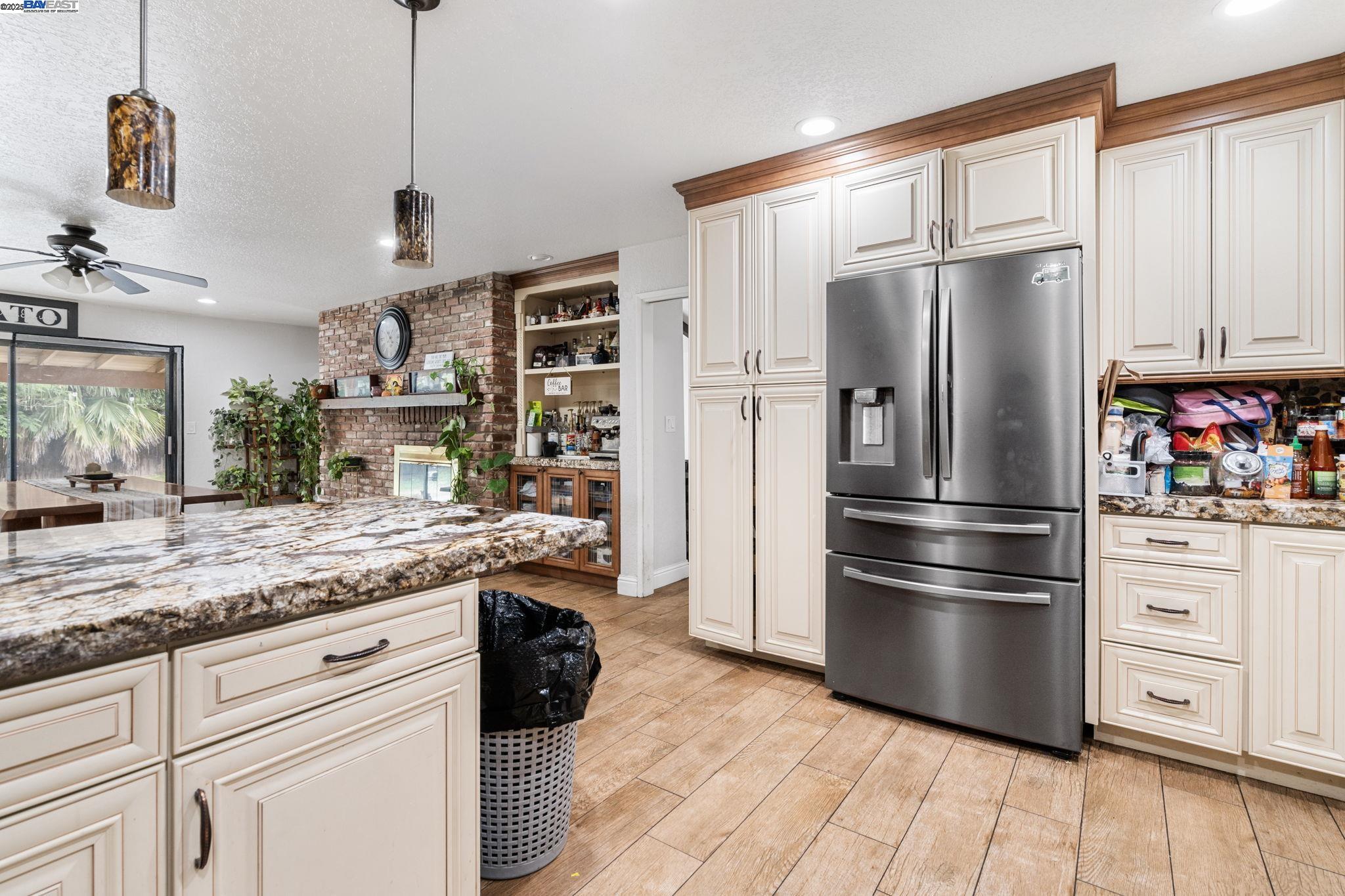 Detail Gallery Image 21 of 35 For 550 N Corral Hollow, Tracy,  CA 95376-9677 - 3 Beds | 2 Baths