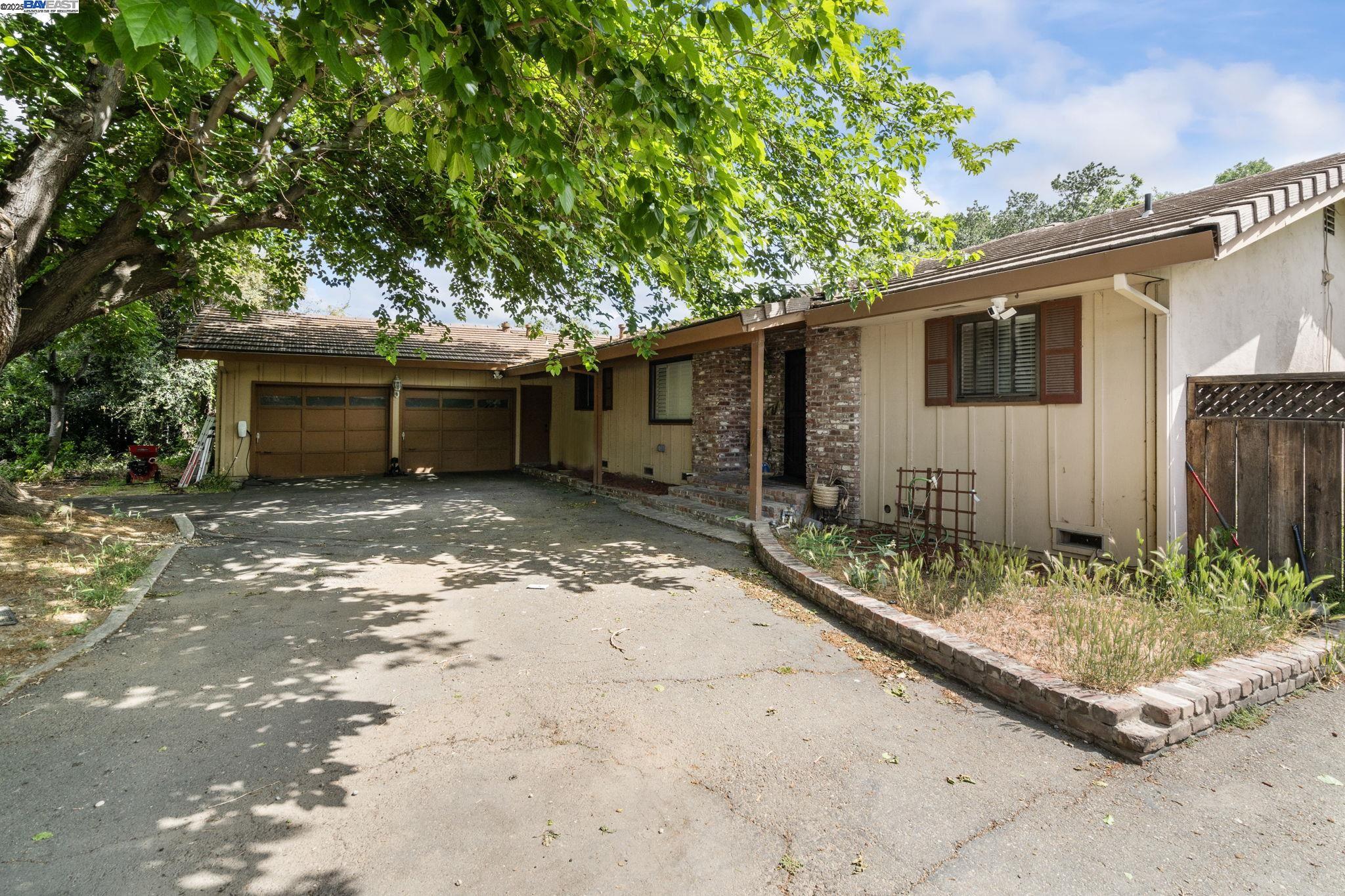 Detail Gallery Image 4 of 35 For 550 N Corral Hollow, Tracy,  CA 95376-9677 - 3 Beds | 2 Baths