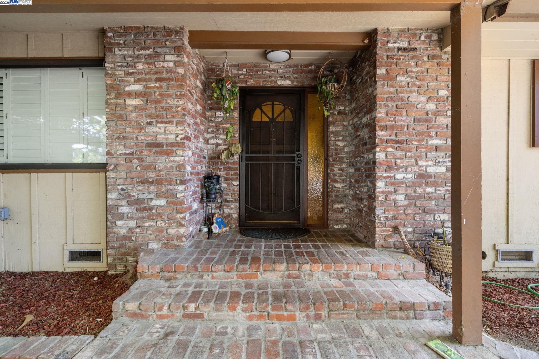 Detail Gallery Image 5 of 35 For 550 N Corral Hollow, Tracy,  CA 95376-9677 - 3 Beds | 2 Baths