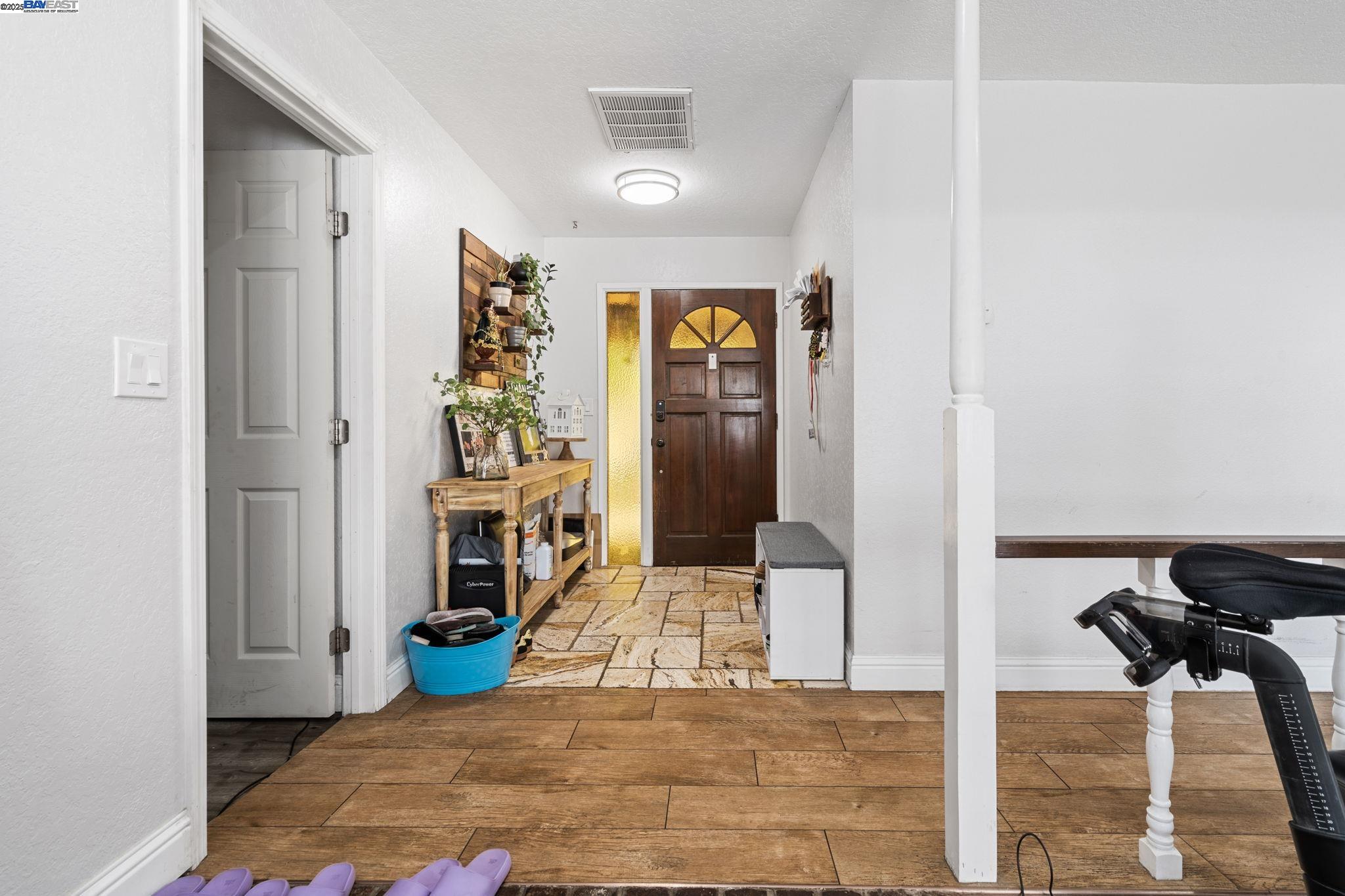 Detail Gallery Image 10 of 35 For 550 N Corral Hollow, Tracy,  CA 95376-9677 - 3 Beds | 2 Baths
