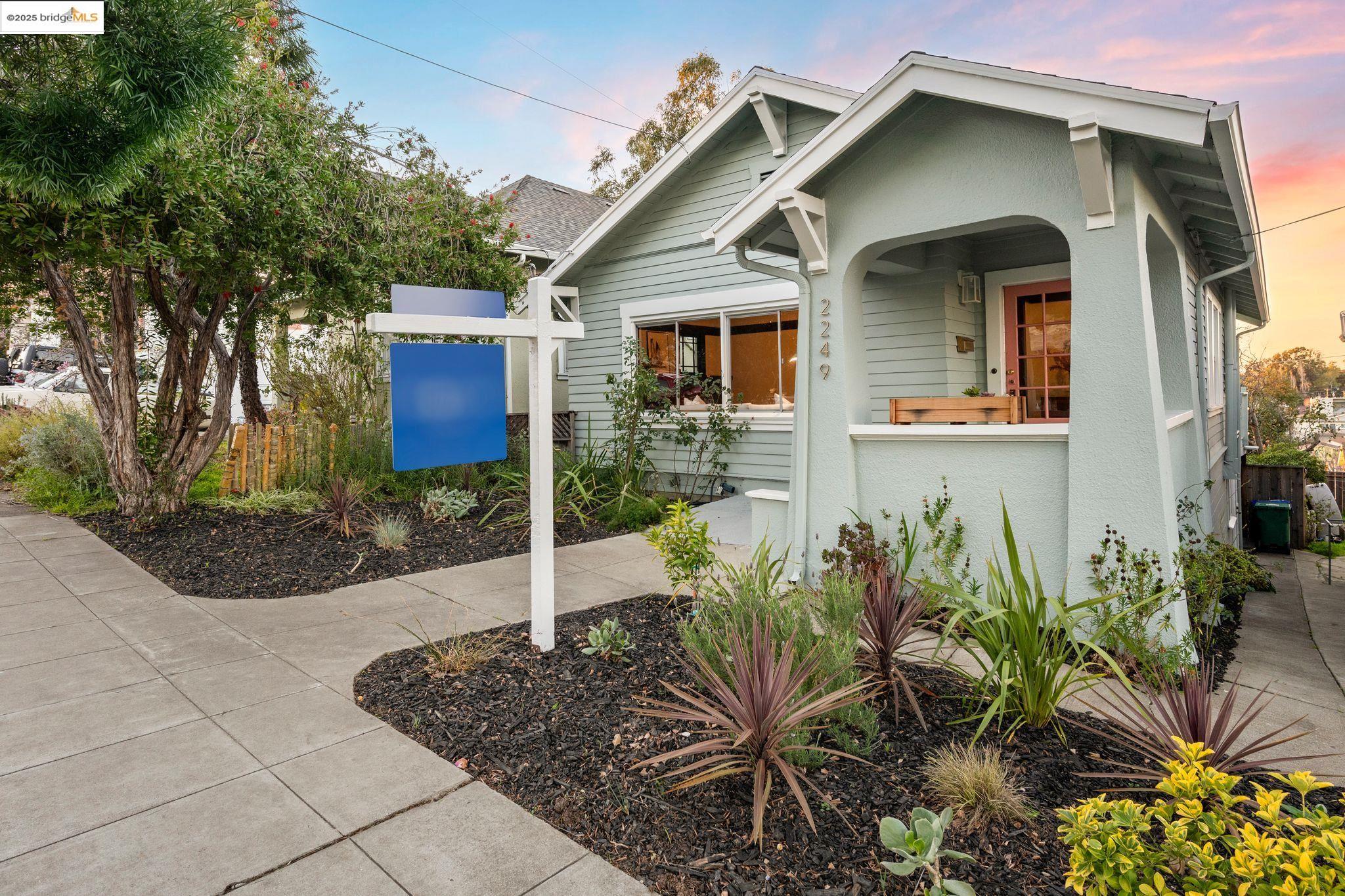 Detail Gallery Image 2 of 42 For 2249 Ransom Ave, Oakland,  CA 94601 - 2 Beds | 1 Baths