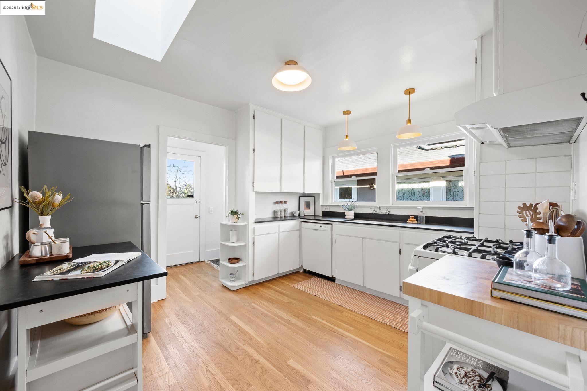 Detail Gallery Image 14 of 42 For 2249 Ransom Ave, Oakland,  CA 94601 - 2 Beds | 1 Baths
