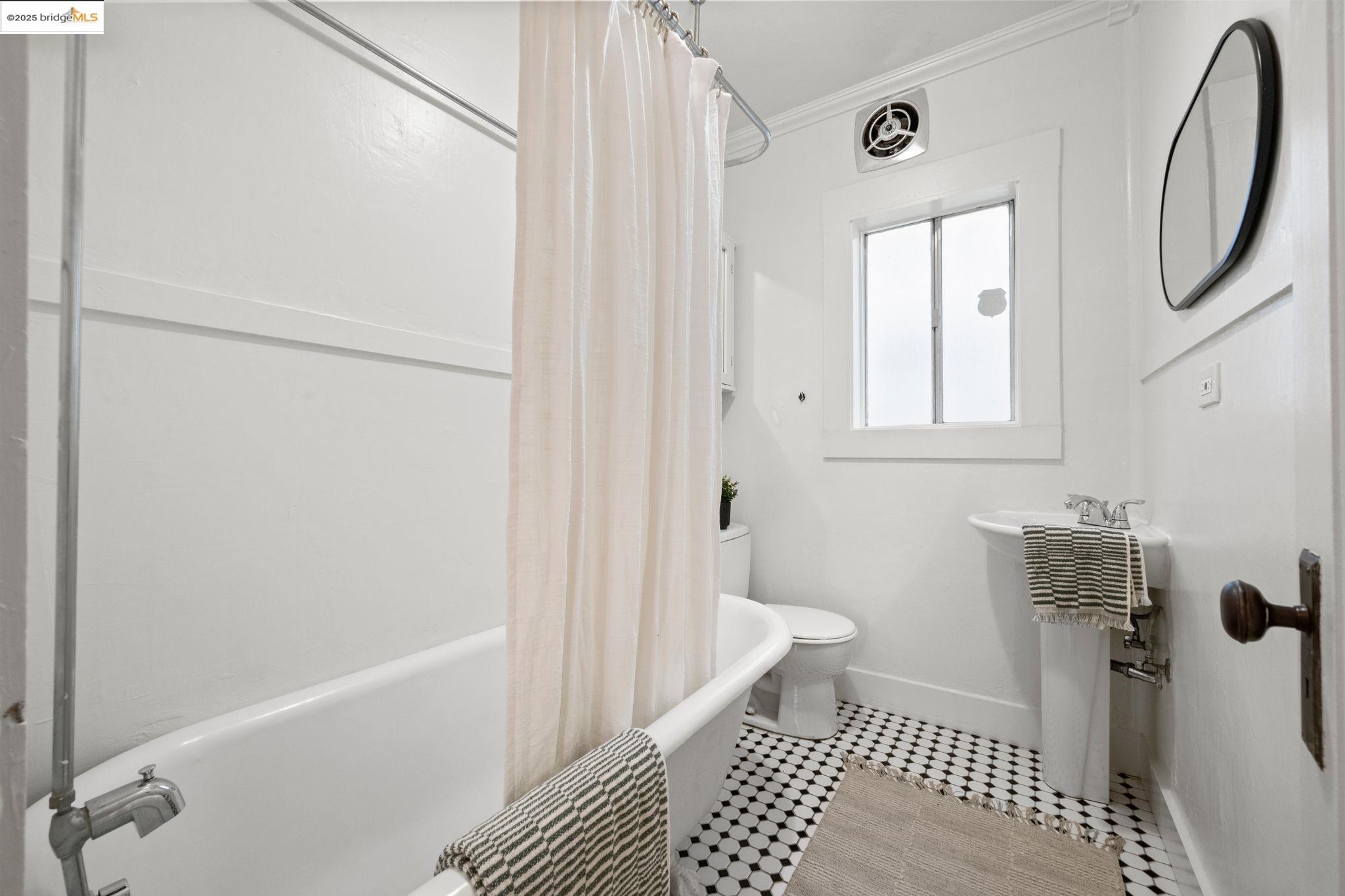 Detail Gallery Image 22 of 42 For 2249 Ransom Ave, Oakland,  CA 94601 - 2 Beds | 1 Baths