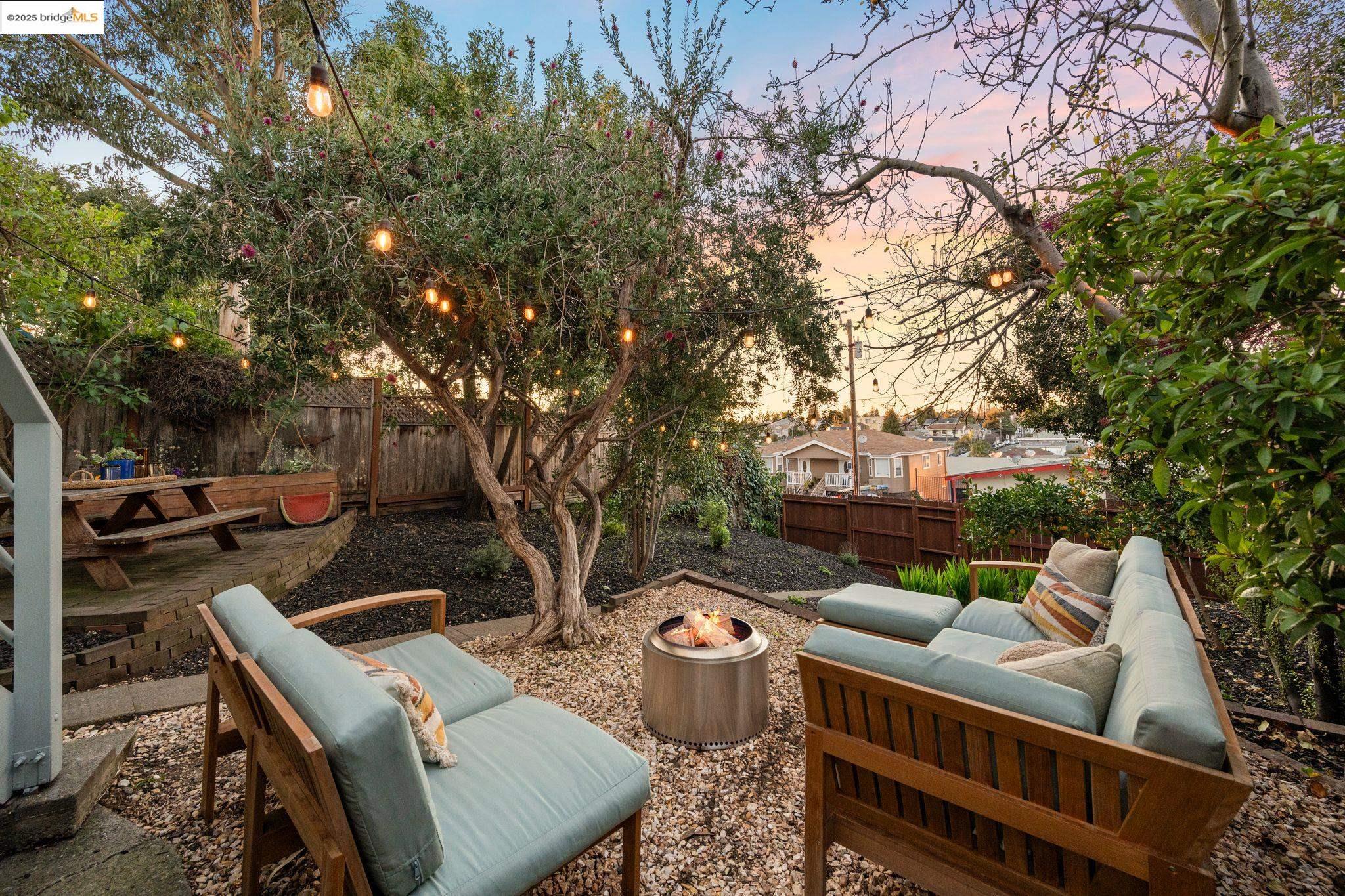 Detail Gallery Image 35 of 42 For 2249 Ransom Ave, Oakland,  CA 94601 - 2 Beds | 1 Baths