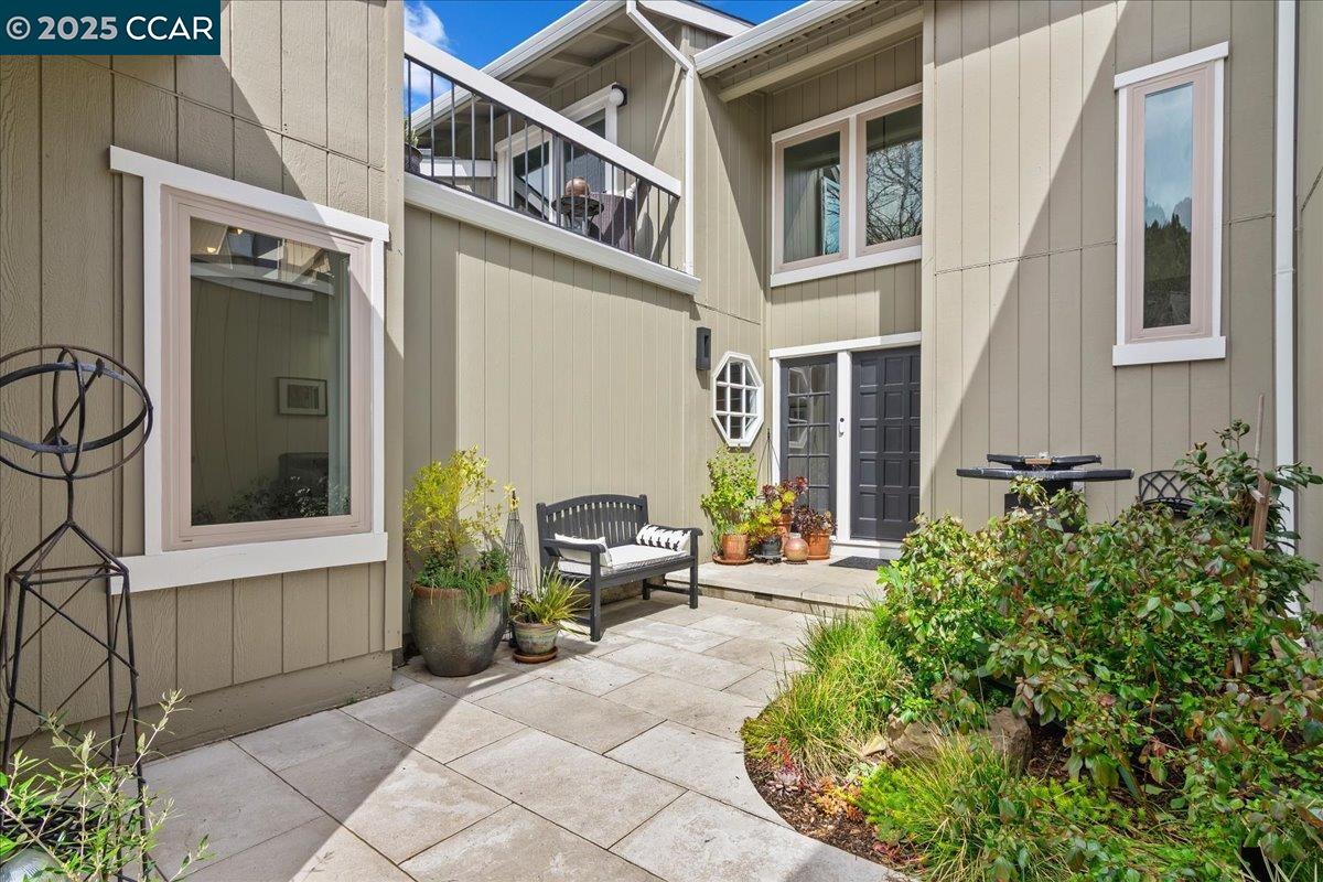 Detail Gallery Image 4 of 47 For 5 Doral Dr, Moraga,  CA 94556 - 3 Beds | 2/1 Baths