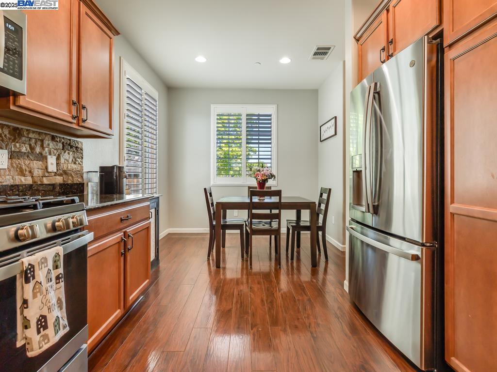 Detail Gallery Image 3 of 33 For 1178 Tropicana Ln, Brentwood,  CA 94513 - 3 Beds | 2 Baths