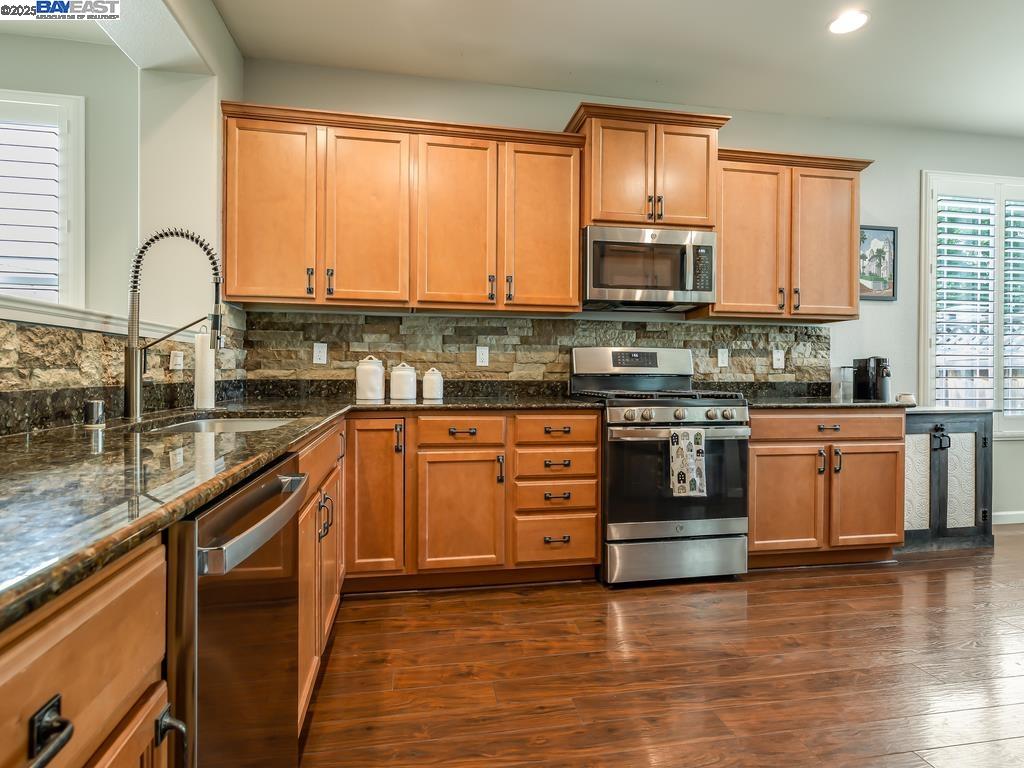 Detail Gallery Image 6 of 33 For 1178 Tropicana Ln, Brentwood,  CA 94513 - 3 Beds | 2 Baths