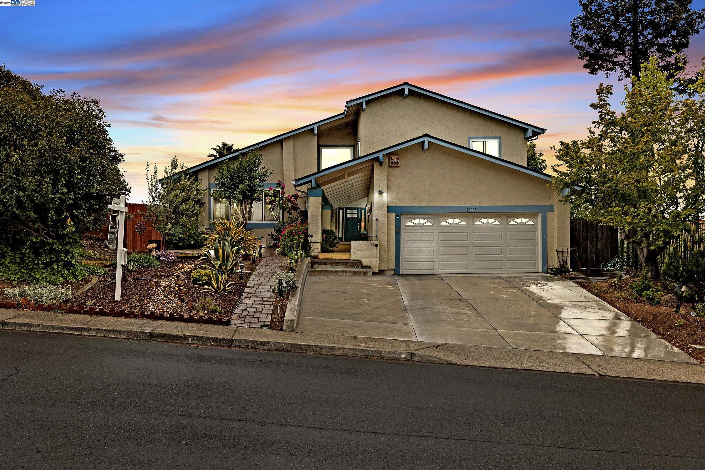 Detail Gallery Image 1 of 1 For 28007 Fallbrook Drive, Hayward,  CA 94542 - 4 Beds | 3 Baths