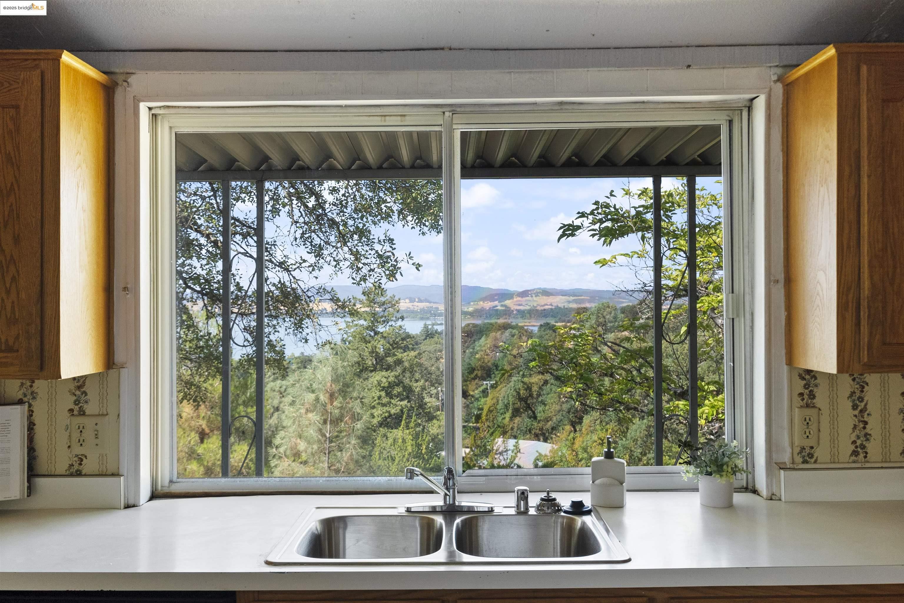 Detail Gallery Image 11 of 35 For 3215 Knob St, Nice,  CA 95464 - 2 Beds | 2 Baths