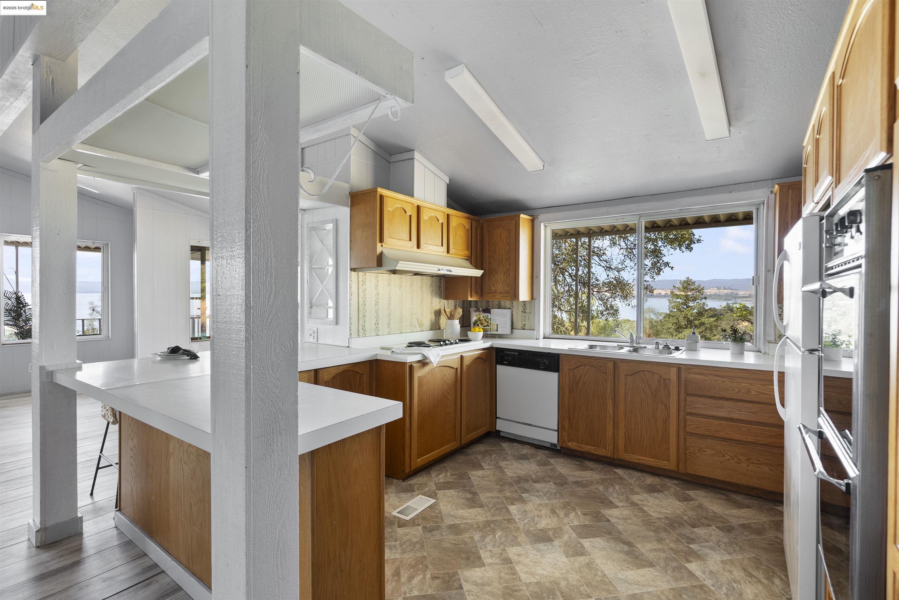 Detail Gallery Image 9 of 35 For 3215 Knob St, Nice,  CA 95464 - 2 Beds | 2 Baths