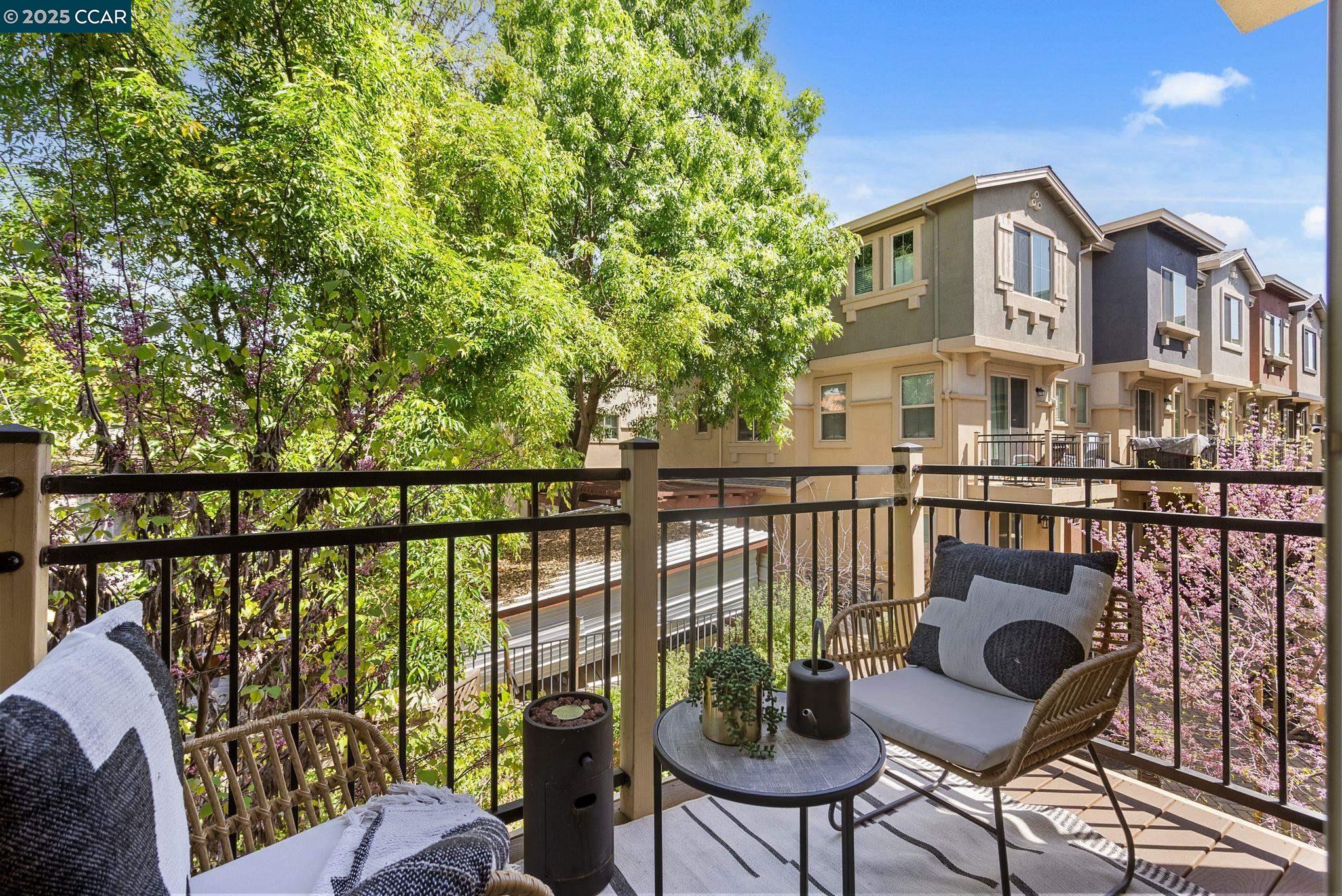 Detail Gallery Image 11 of 38 For 1878 Enclave Pl., Concord,  CA 94519 - 3 Beds | 3 Baths