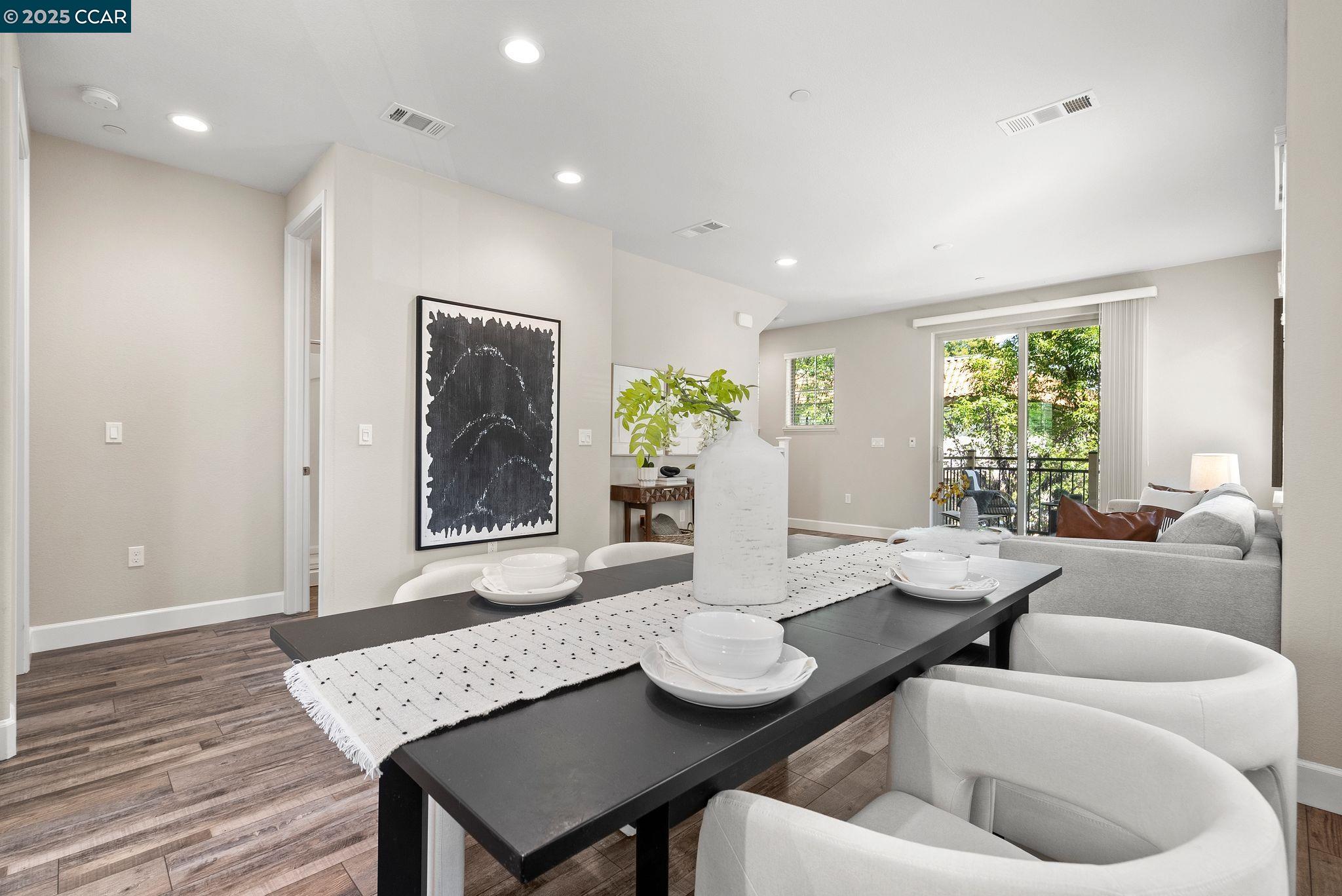 Detail Gallery Image 3 of 38 For 1878 Enclave Pl., Concord,  CA 94519 - 3 Beds | 3 Baths