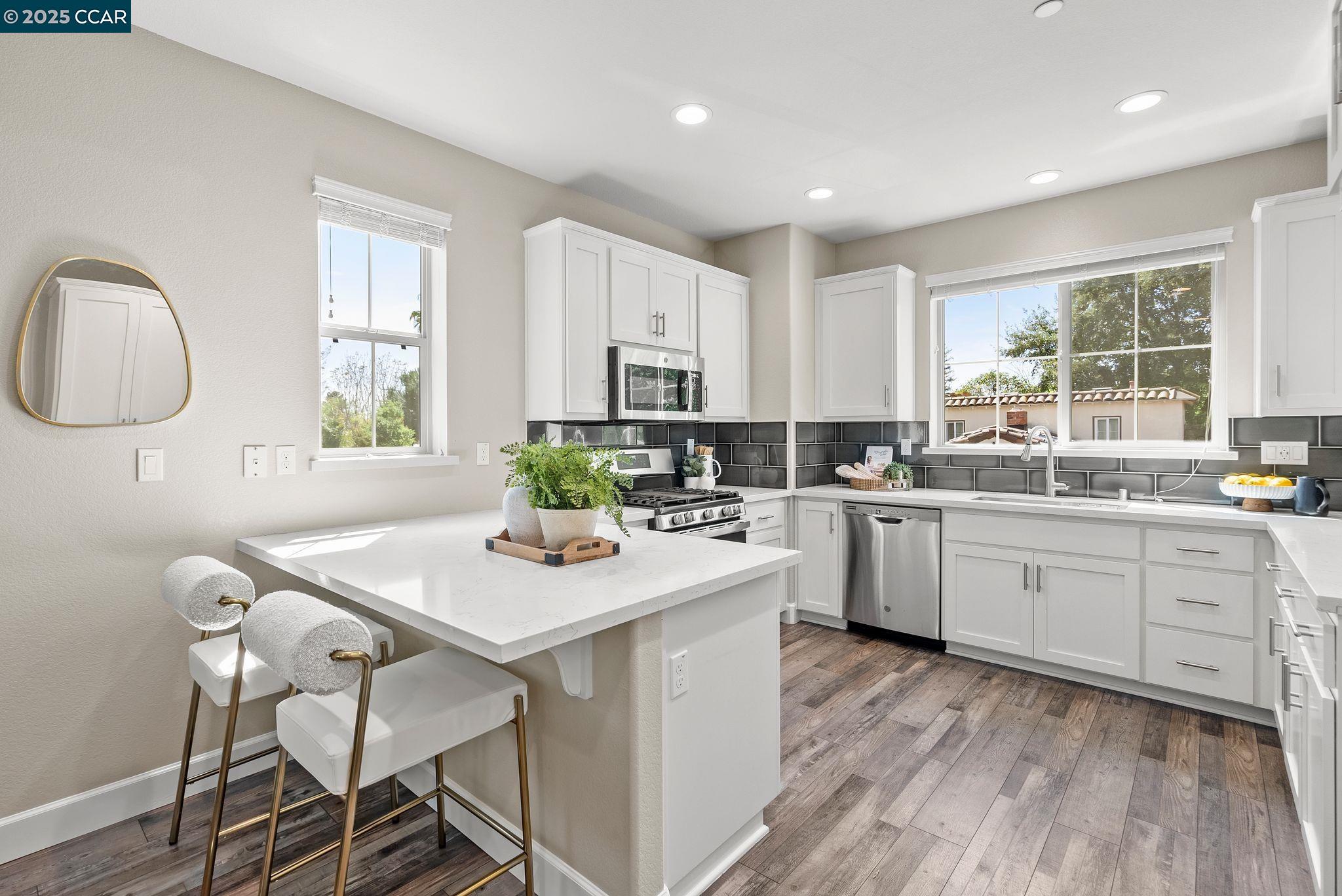 Detail Gallery Image 5 of 38 For 1878 Enclave Pl., Concord,  CA 94519 - 3 Beds | 3 Baths