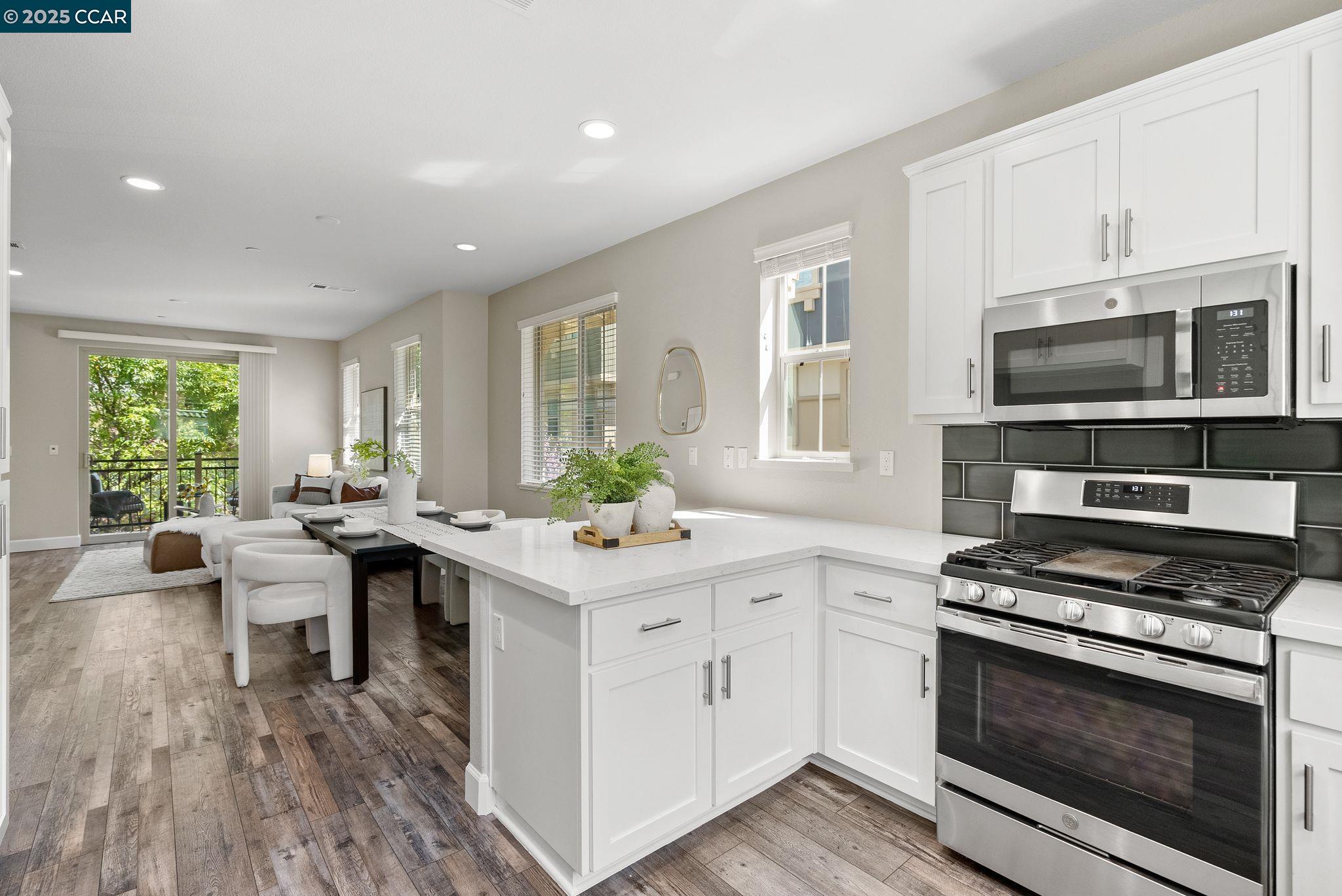 Detail Gallery Image 7 of 38 For 1878 Enclave Pl., Concord,  CA 94519 - 3 Beds | 3 Baths