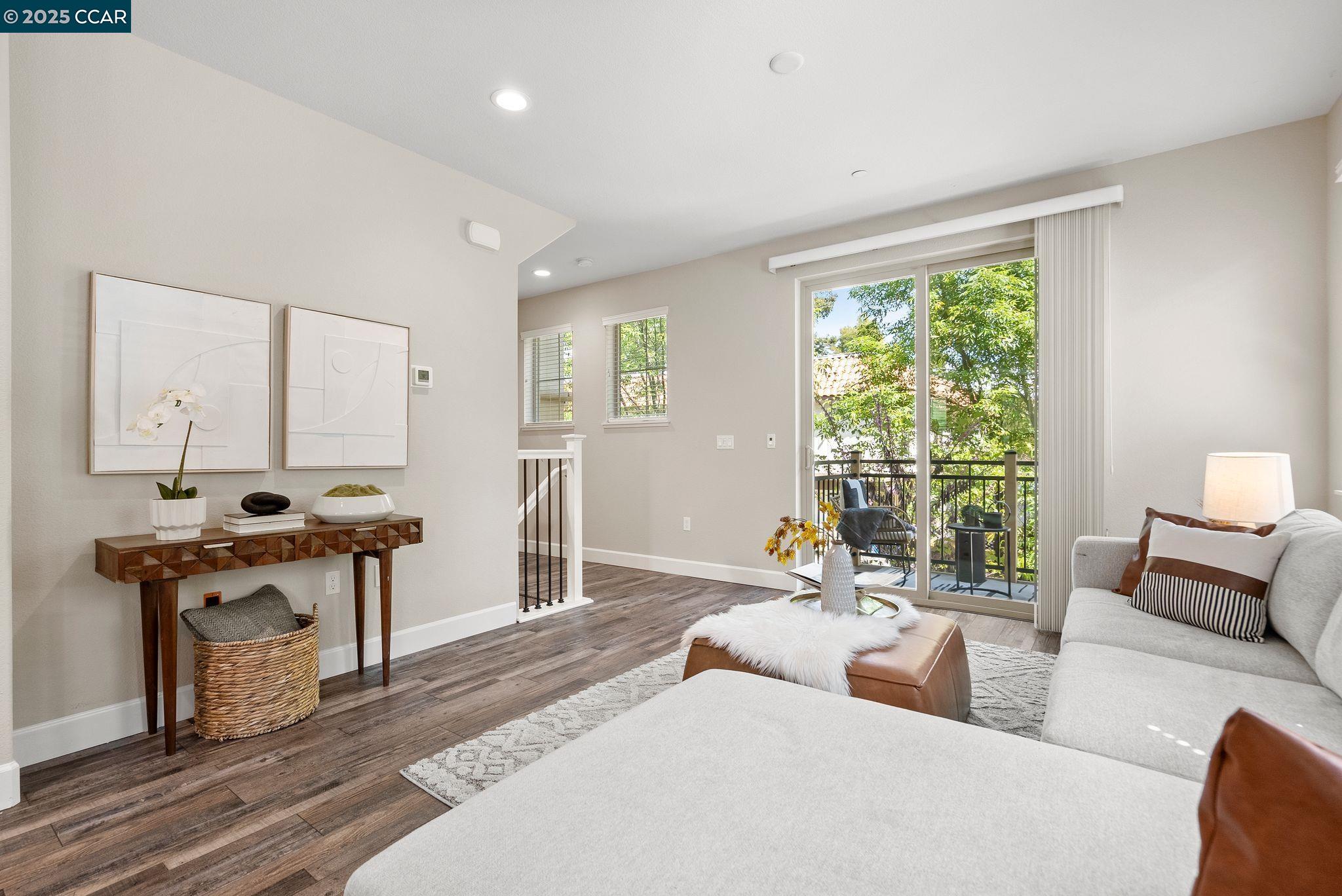 Detail Gallery Image 9 of 38 For 1878 Enclave Pl., Concord,  CA 94519 - 3 Beds | 3 Baths