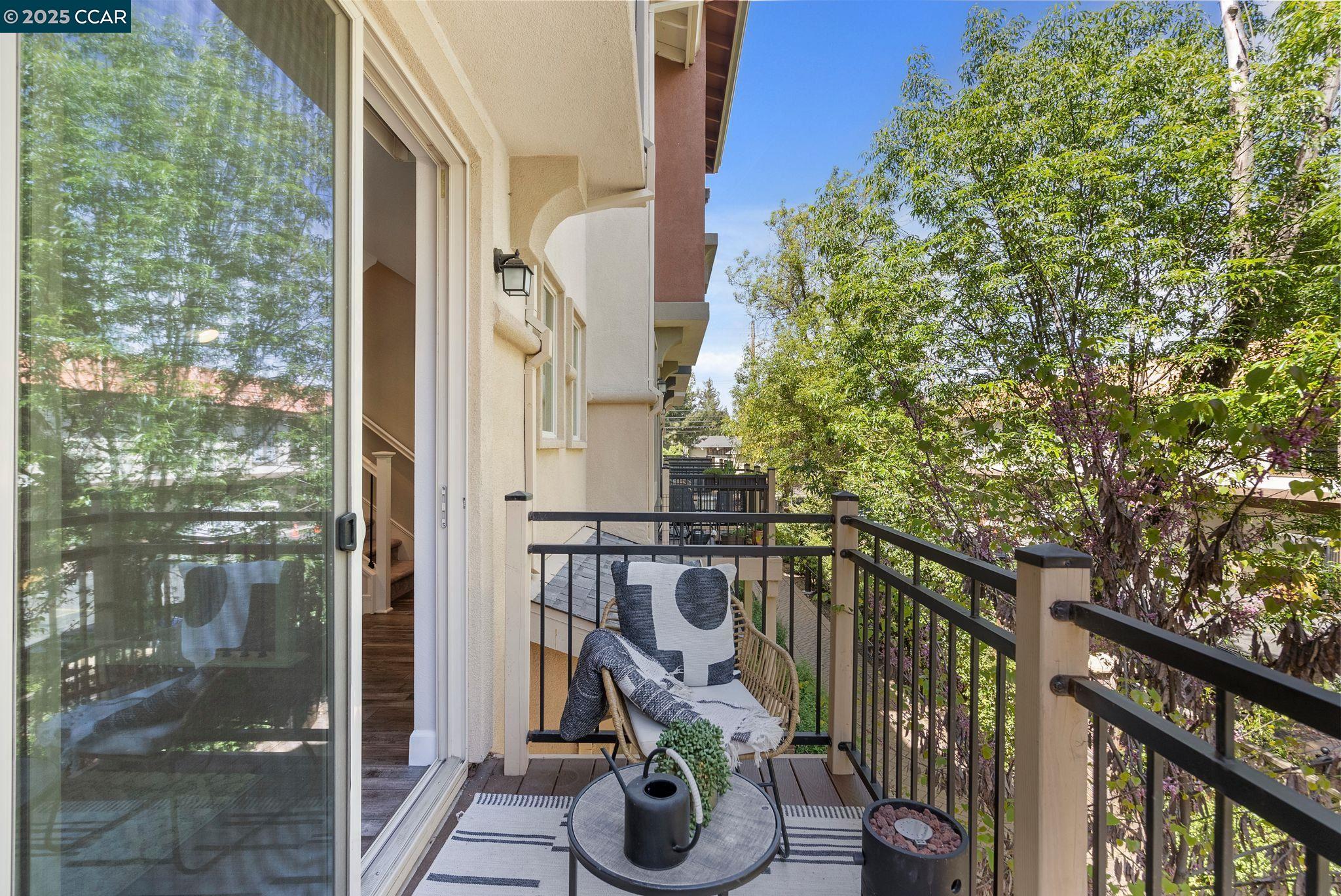 Detail Gallery Image 10 of 38 For 1878 Enclave Pl., Concord,  CA 94519 - 3 Beds | 3 Baths