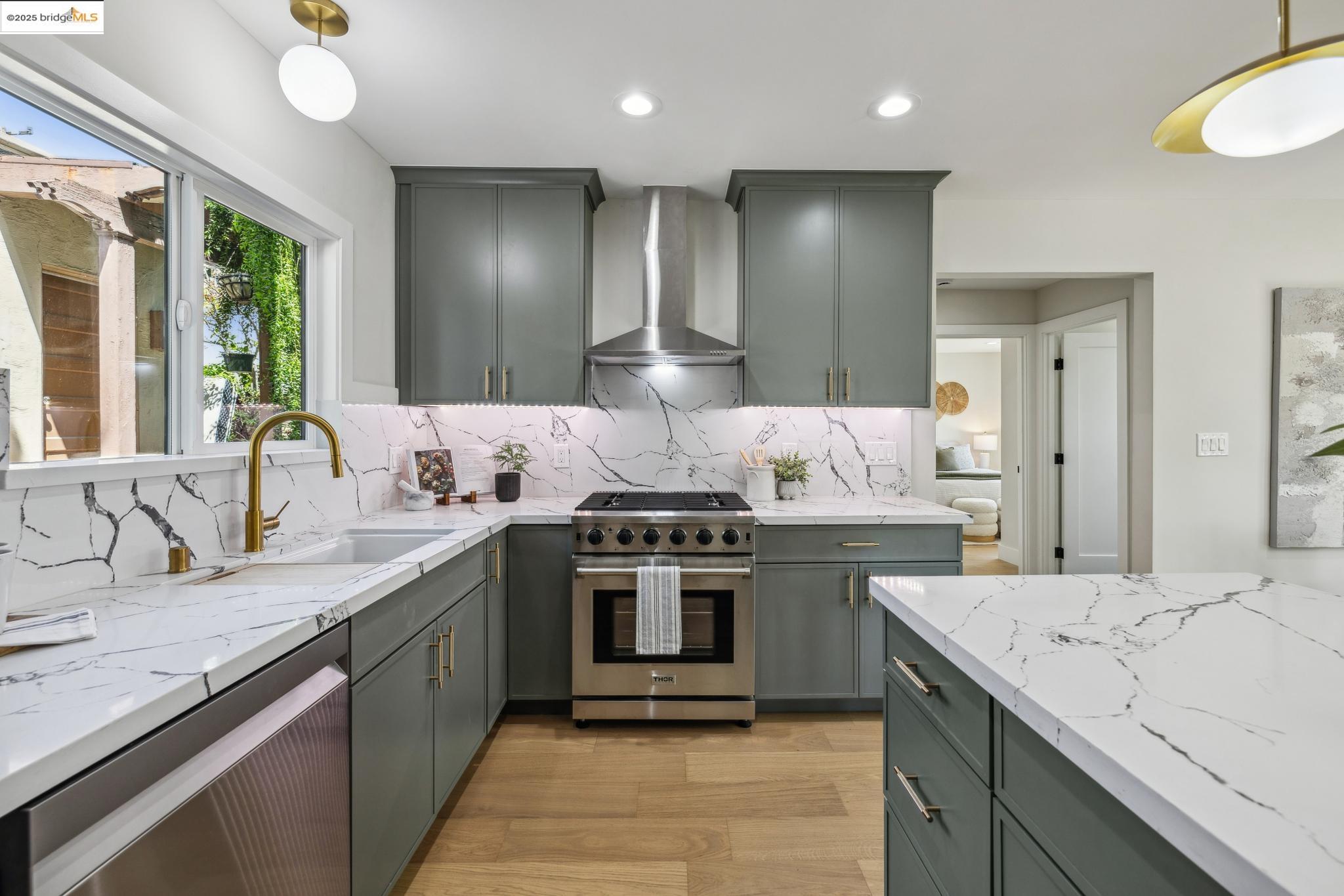 Detail Gallery Image 18 of 41 For 3720 Wisconsin St, Oakland,  CA 94619 - 4 Beds | 3 Baths