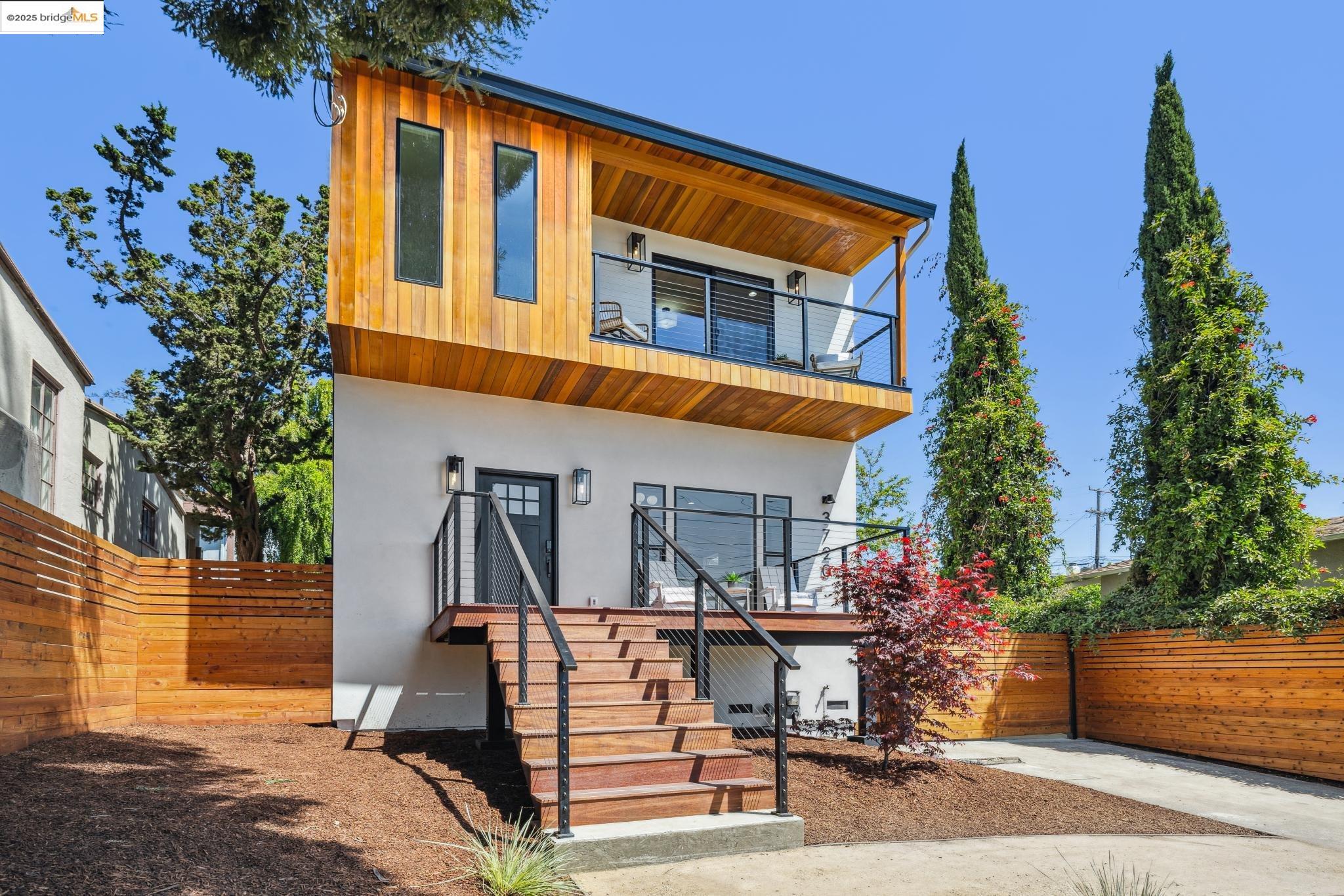 Detail Gallery Image 3 of 41 For 3720 Wisconsin St, Oakland,  CA 94619 - 4 Beds | 3 Baths