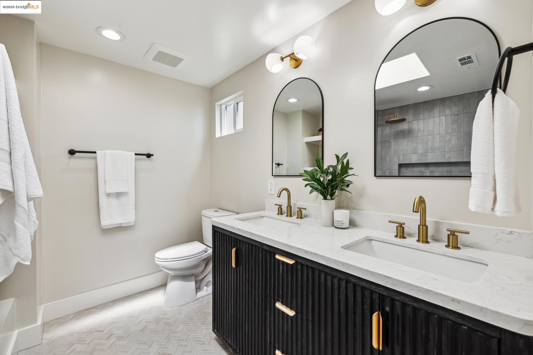 Detail Gallery Image 29 of 41 For 3720 Wisconsin St, Oakland,  CA 94619 - 4 Beds | 3 Baths