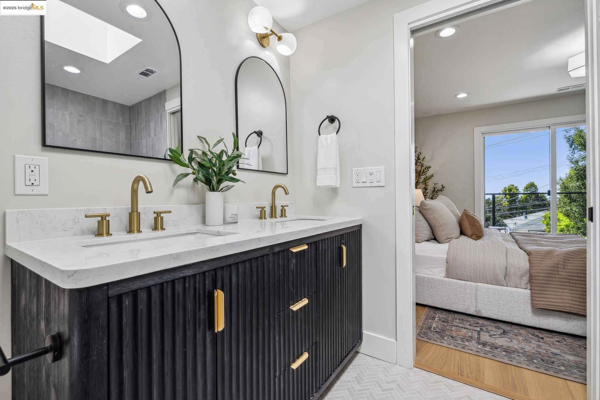 Detail Gallery Image 30 of 41 For 3720 Wisconsin St, Oakland,  CA 94619 - 4 Beds | 3 Baths