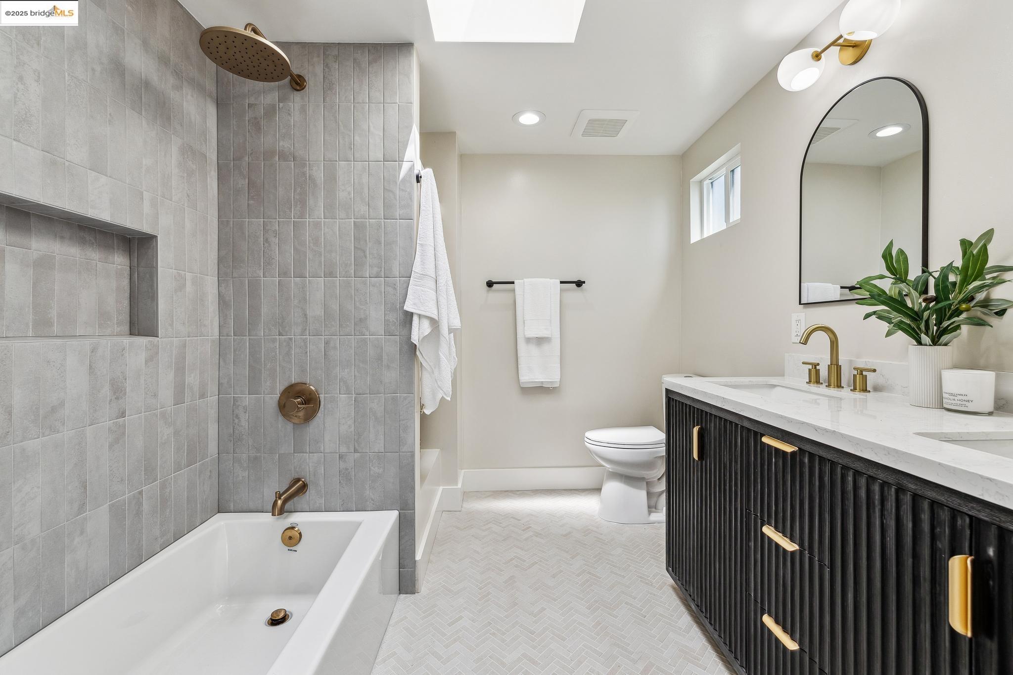 Detail Gallery Image 31 of 41 For 3720 Wisconsin St, Oakland,  CA 94619 - 4 Beds | 3 Baths