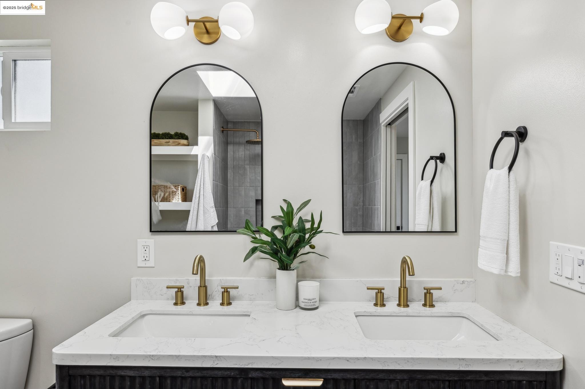 Detail Gallery Image 32 of 41 For 3720 Wisconsin St, Oakland,  CA 94619 - 4 Beds | 3 Baths