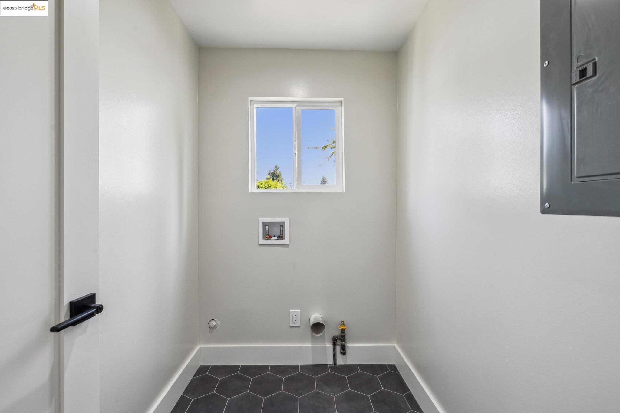 Detail Gallery Image 40 of 41 For 3720 Wisconsin St, Oakland,  CA 94619 - 4 Beds | 3 Baths