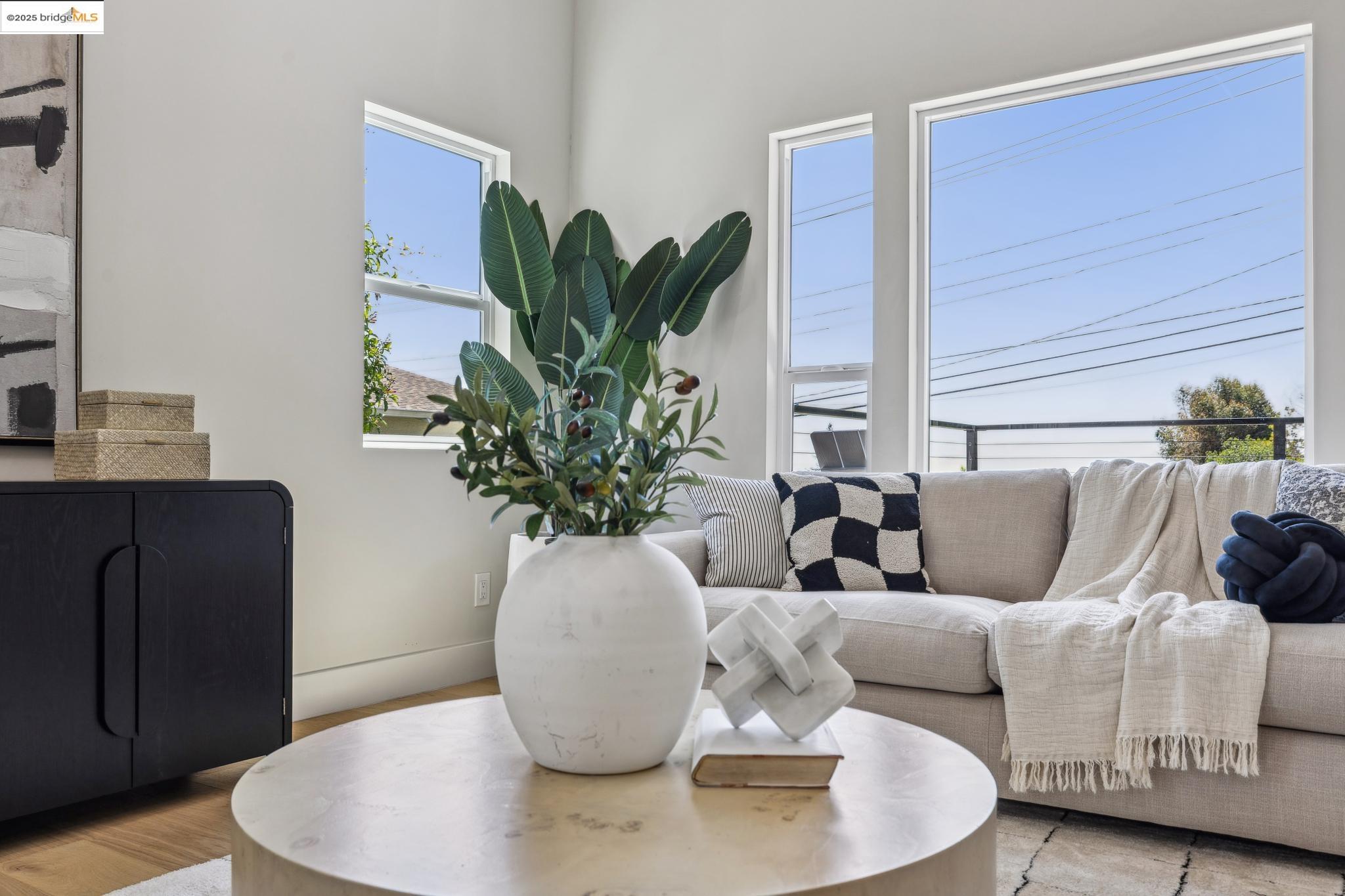 Detail Gallery Image 10 of 41 For 3720 Wisconsin St, Oakland,  CA 94619 - 4 Beds | 3 Baths