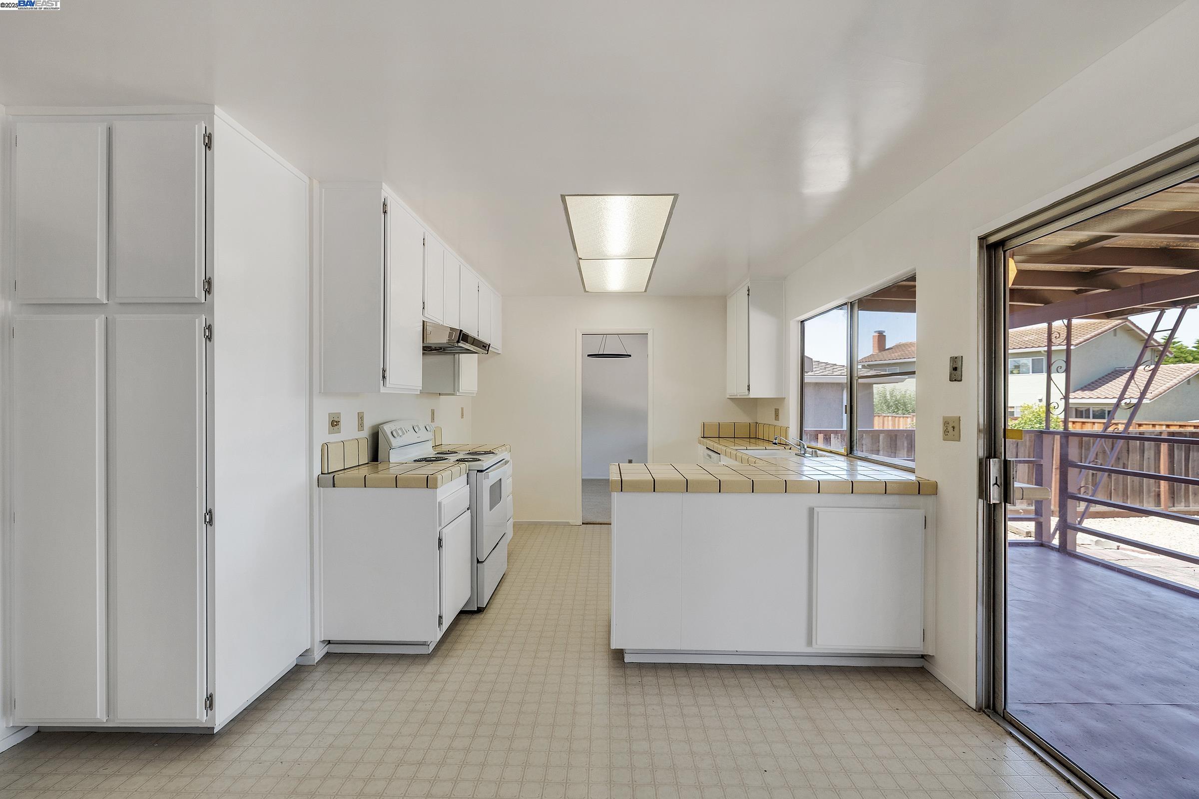 Detail Gallery Image 9 of 33 For 1849 Springsong Dr, San Jose,  CA 95131 - 3 Beds | 2/1 Baths
