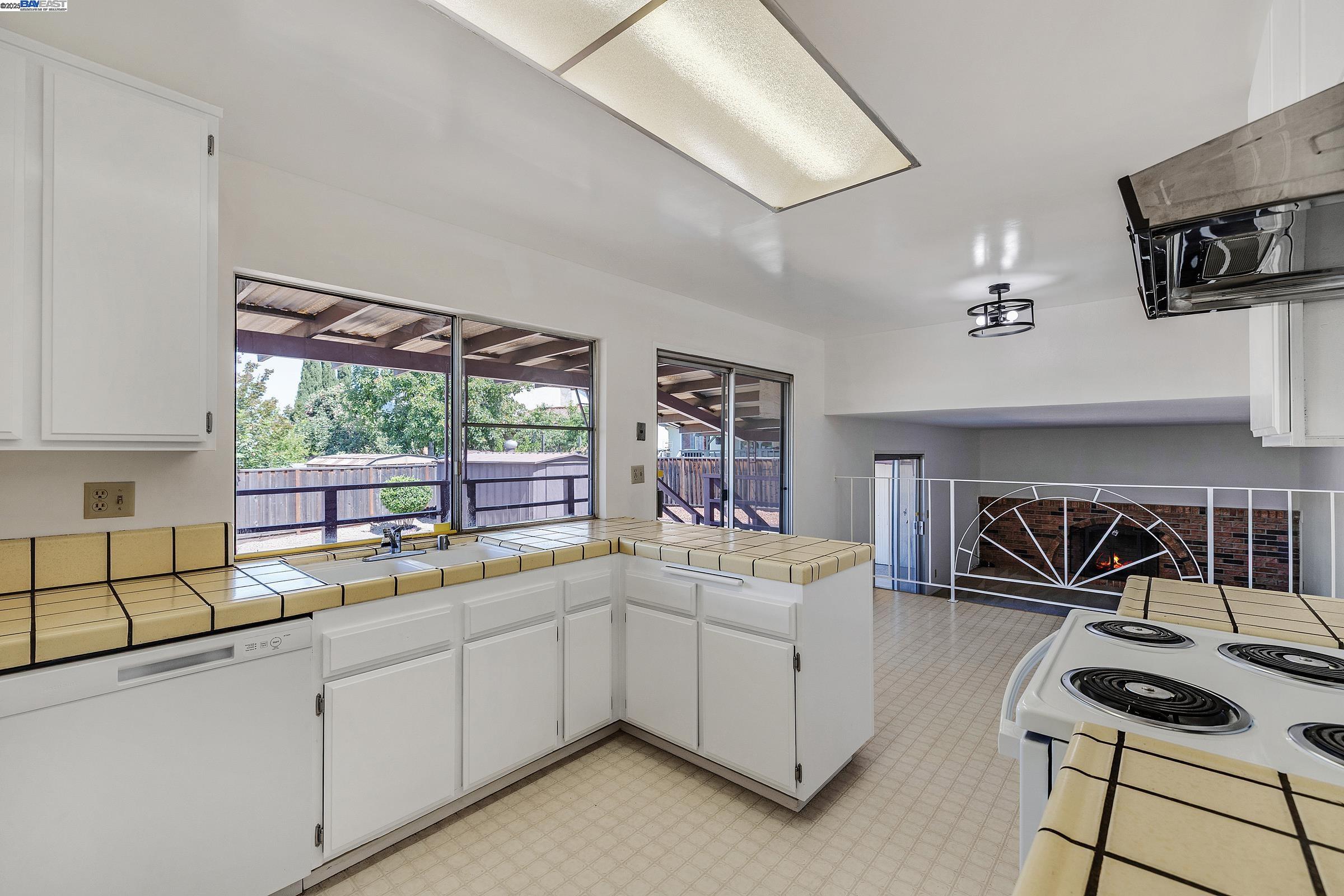 Detail Gallery Image 10 of 33 For 1849 Springsong Dr, San Jose,  CA 95131 - 3 Beds | 2/1 Baths