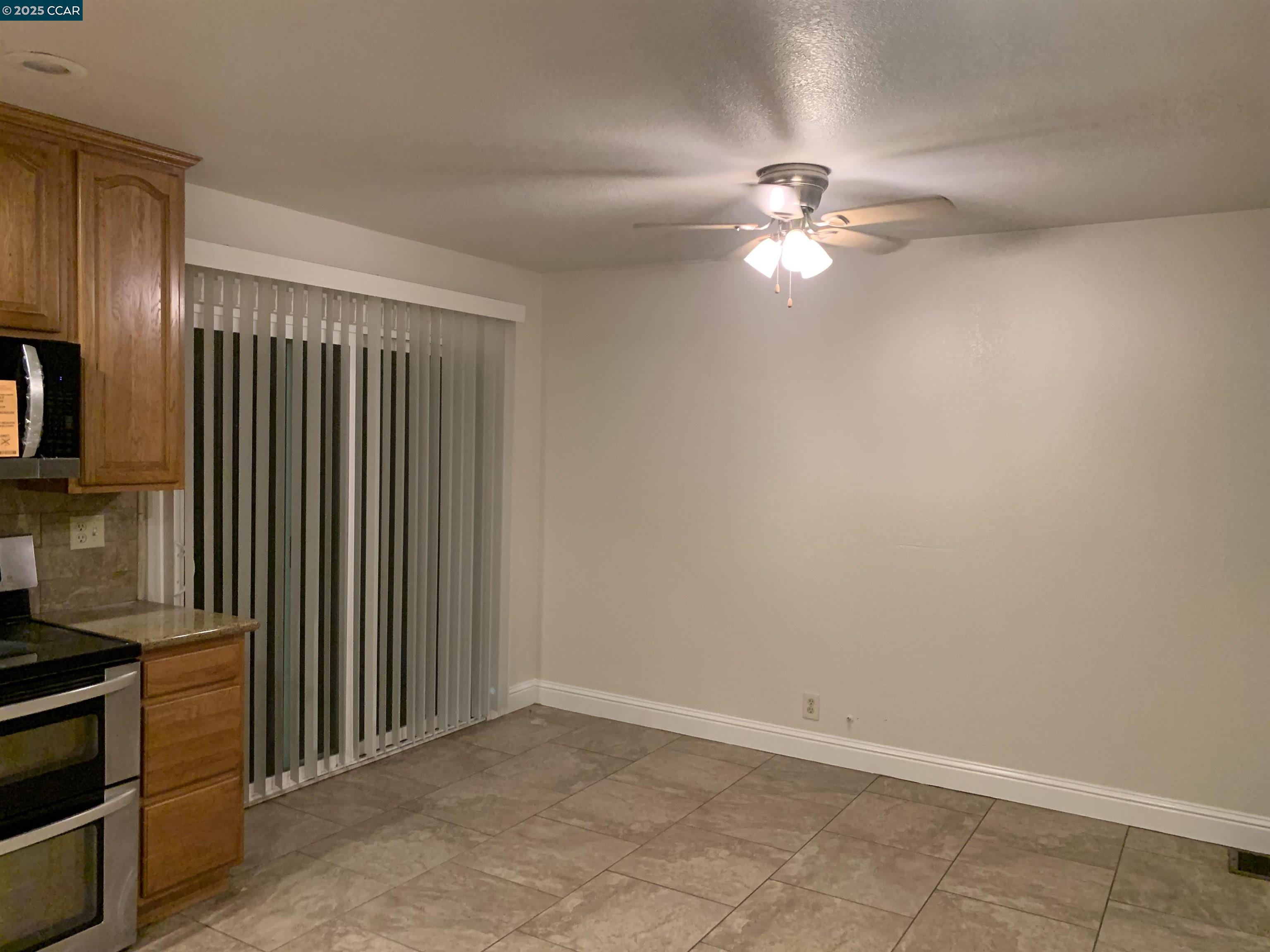 Detail Gallery Image 5 of 12 For 1015 Tenaya Ct, Manteca,  CA 95337 - 4 Beds | 3 Baths