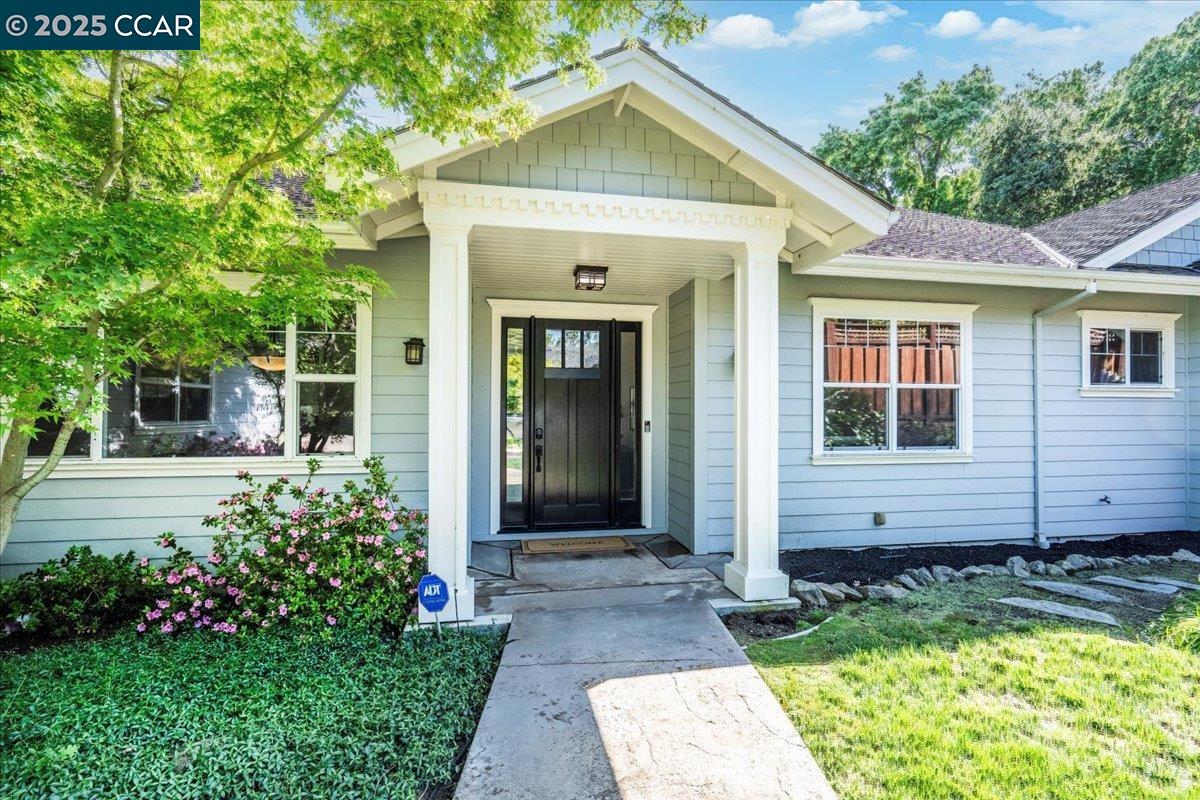 Detail Gallery Image 2 of 60 For 1291 Clover Ln, Walnut Creek,  CA 94595 - 4 Beds | 4 Baths