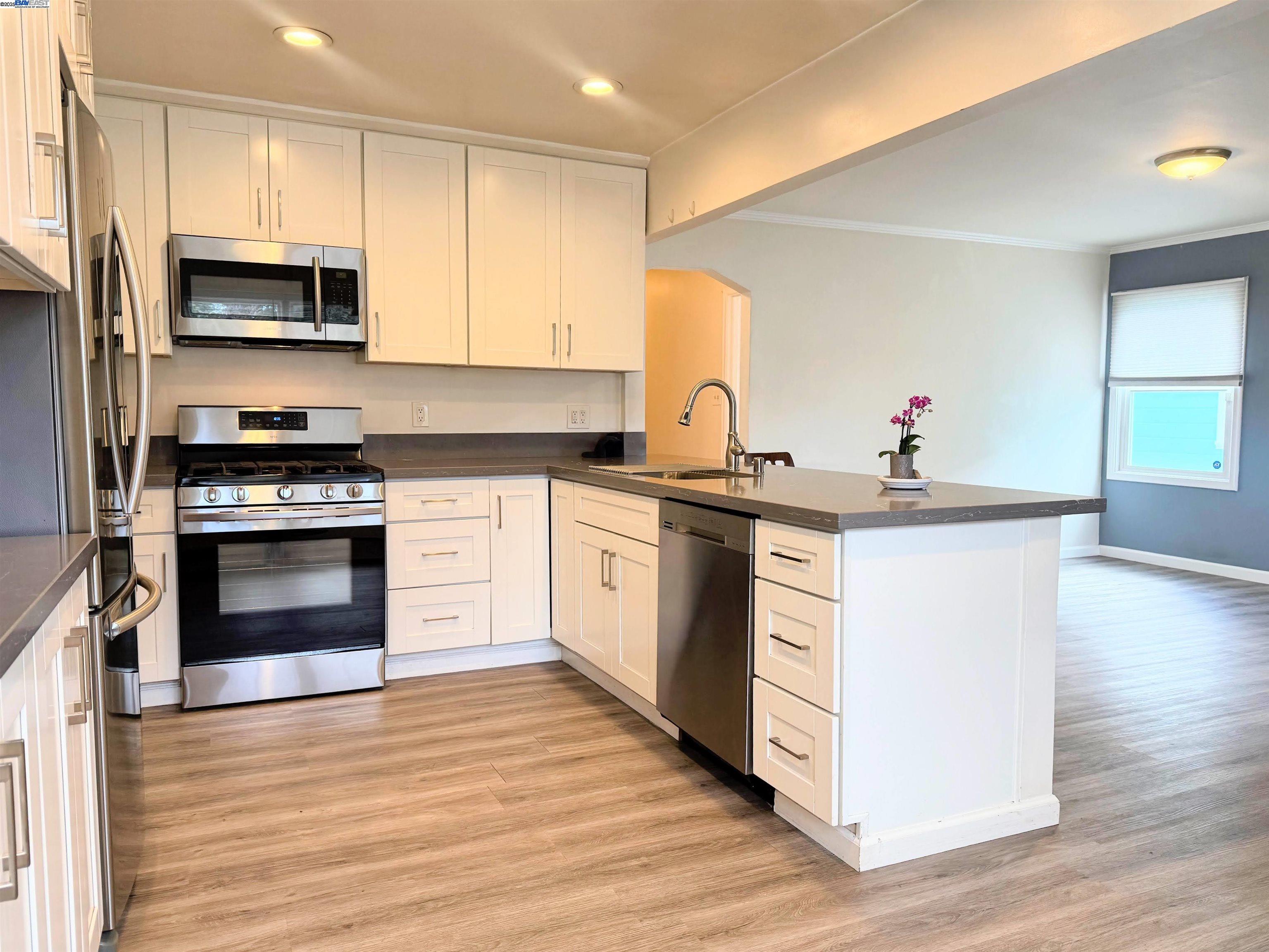 Detail Gallery Image 1 of 1 For 726 31st St, Richmond,  CA 94804 - 3 Beds | 2 Baths