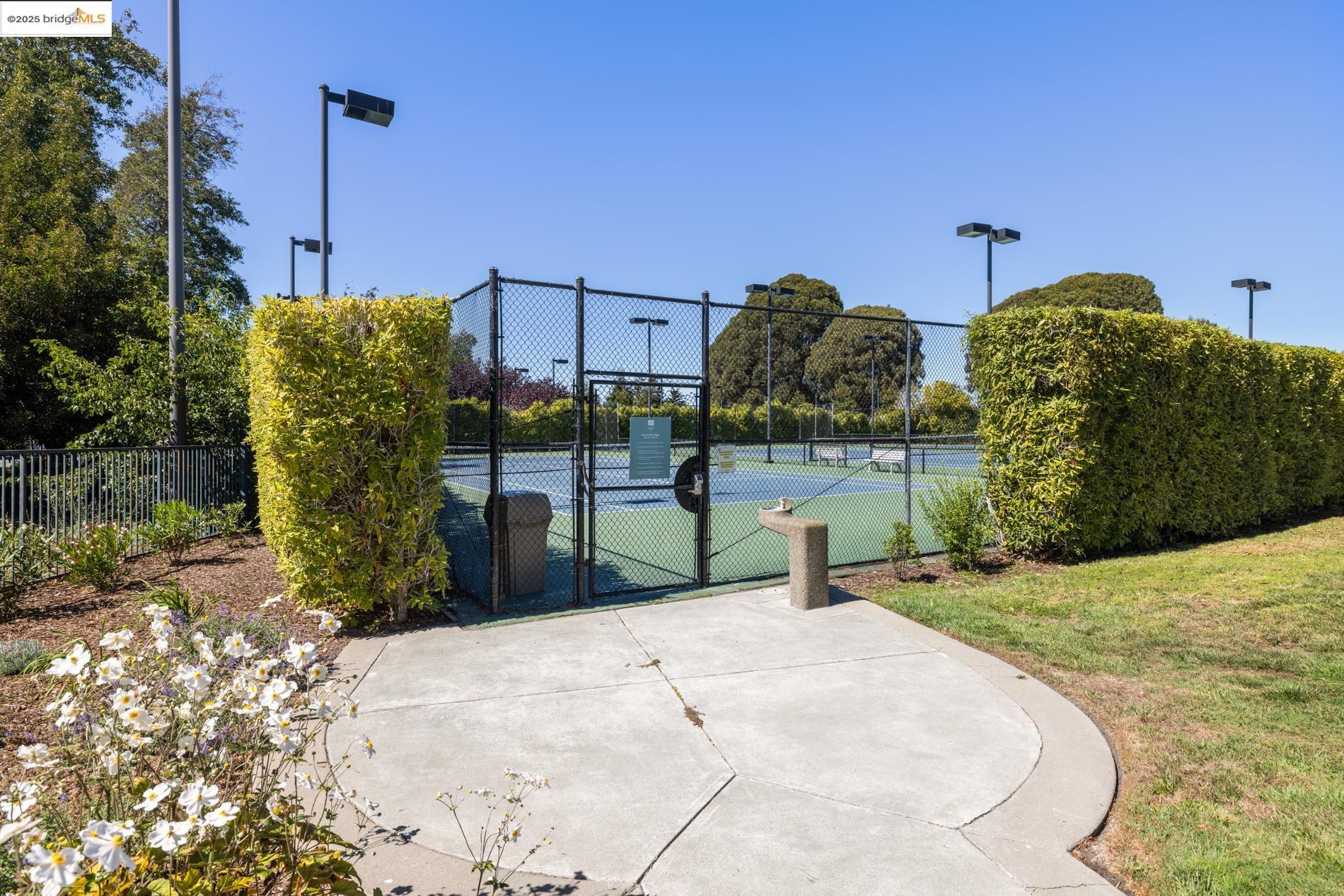 Detail Gallery Image 33 of 43 For 150 Marina Lakes Dr, Richmond,  CA 94804 - 2 Beds | 1 Baths