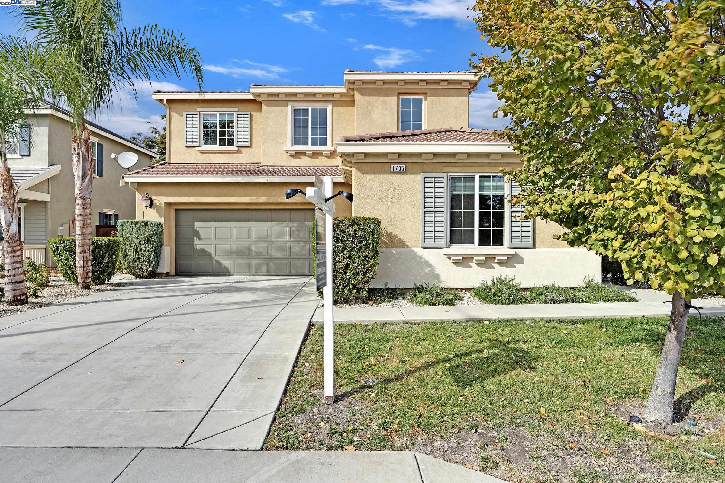 Detail Gallery Image 2 of 45 For 1705 Hummingbird Lane, Tracy,  CA 95376 - 4 Beds | 3/1 Baths