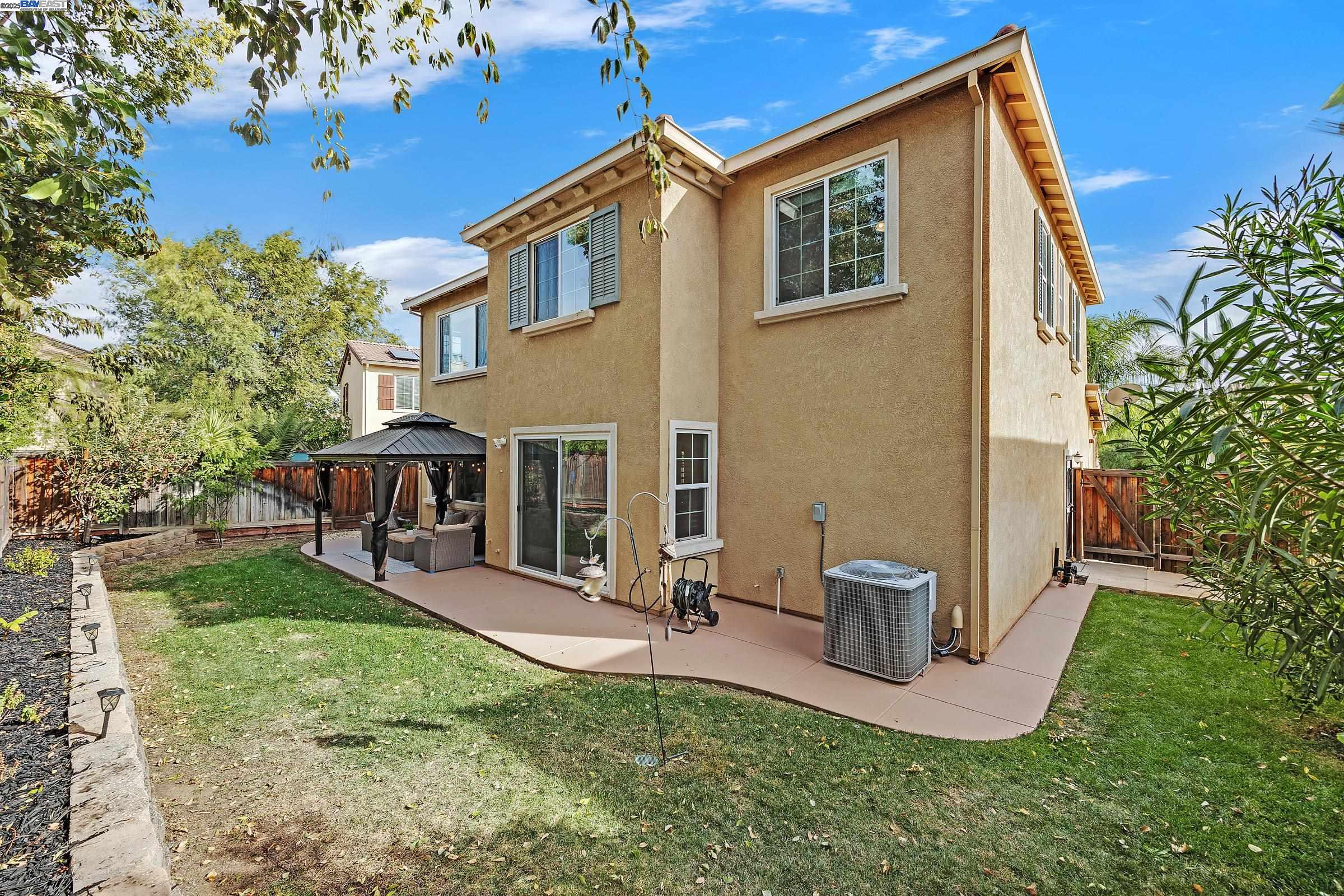Detail Gallery Image 11 of 45 For 1705 Hummingbird Lane, Tracy,  CA 95376 - 4 Beds | 3/1 Baths