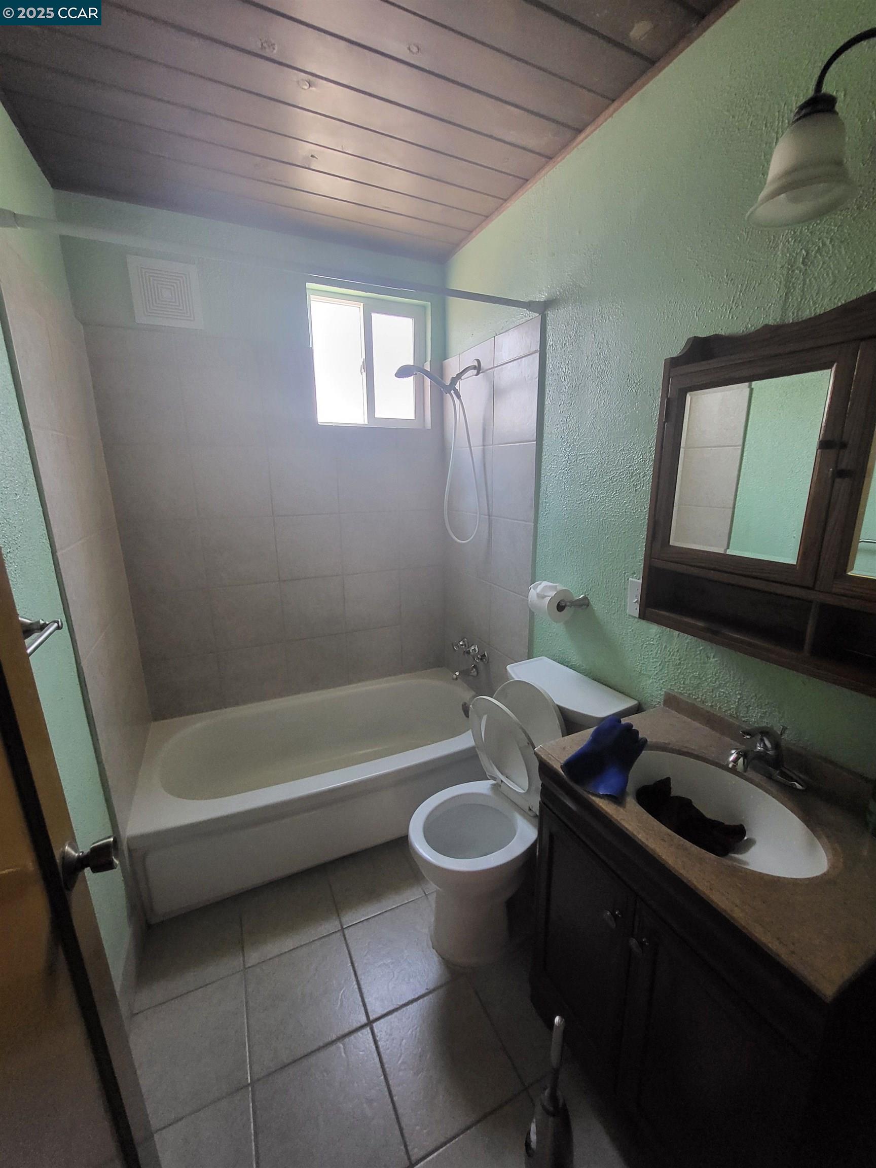 136 Marguerite Dr, San Pablo, California 94806, 4 Bedrooms Bedrooms, 7 Rooms Rooms,2 BathroomsBathrooms,Residential Lease,For Rent,136 Marguerite Dr,41094280