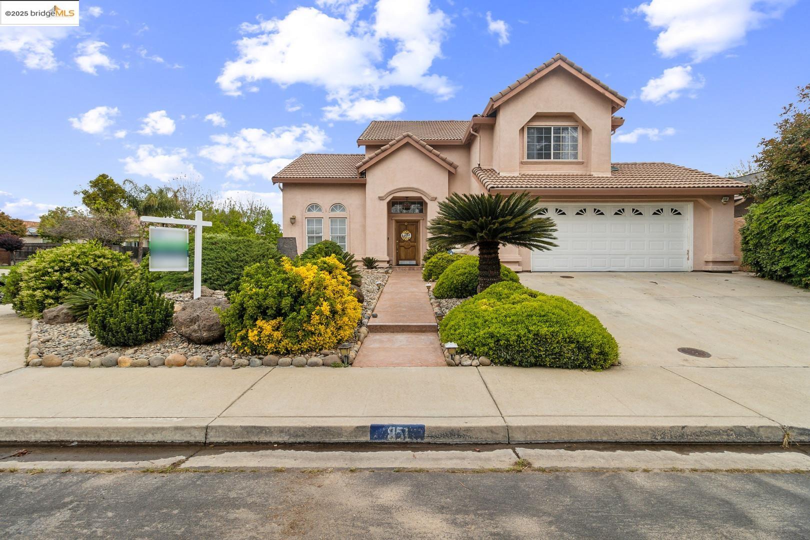Detail Gallery Image 1 of 36 For 851 Whispering Pines Dr, Turlock,  CA 95382 - 4 Beds | 3 Baths
