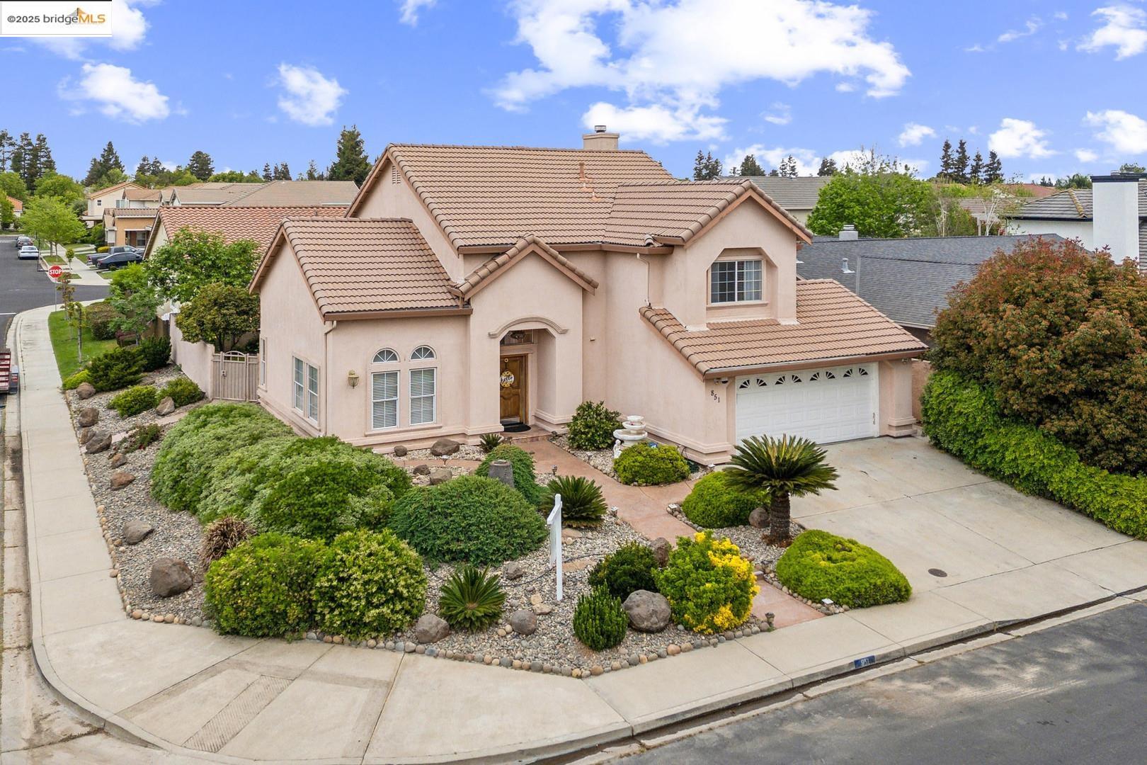 Detail Gallery Image 2 of 36 For 851 Whispering Pines Dr, Turlock,  CA 95382 - 4 Beds | 3 Baths