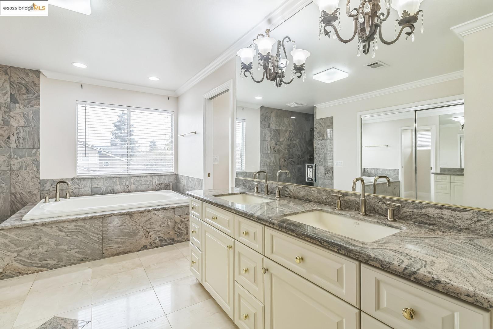 Detail Gallery Image 15 of 36 For 851 Whispering Pines Dr, Turlock,  CA 95382 - 4 Beds | 3 Baths
