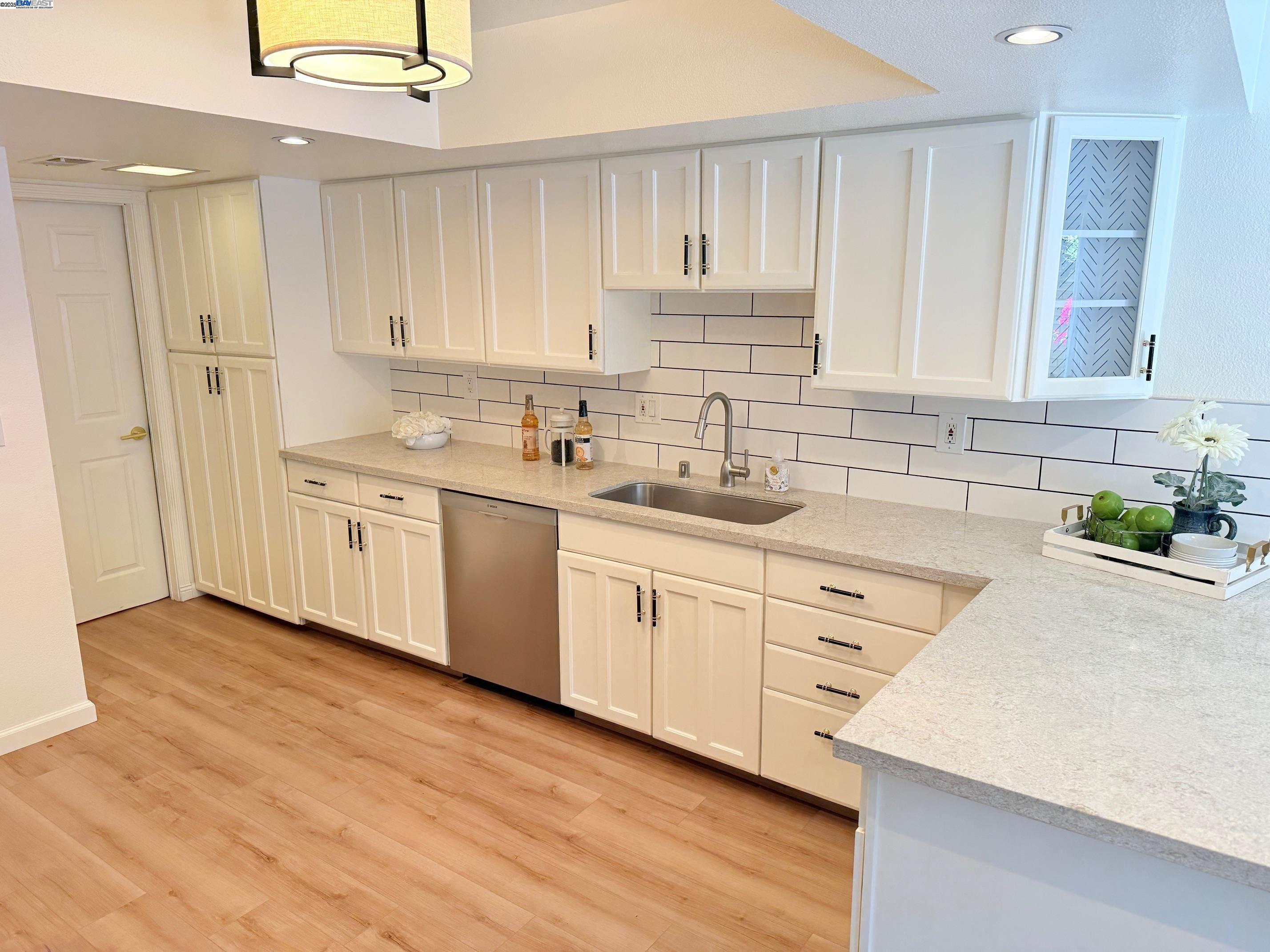 Detail Gallery Image 1 of 27 For 3050 Benjamin Grn, Fremont,  CA 94538 - 3 Beds | 2/1 Baths