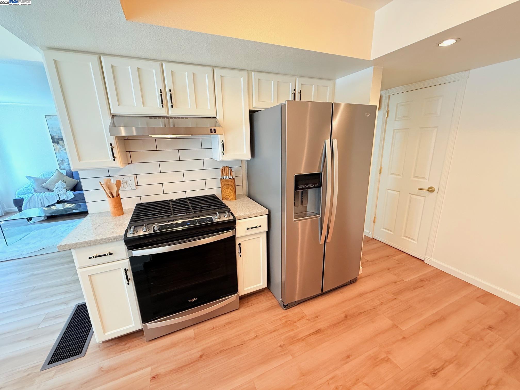 Detail Gallery Image 7 of 27 For 3050 Benjamin Grn, Fremont,  CA 94538 - 3 Beds | 2/1 Baths