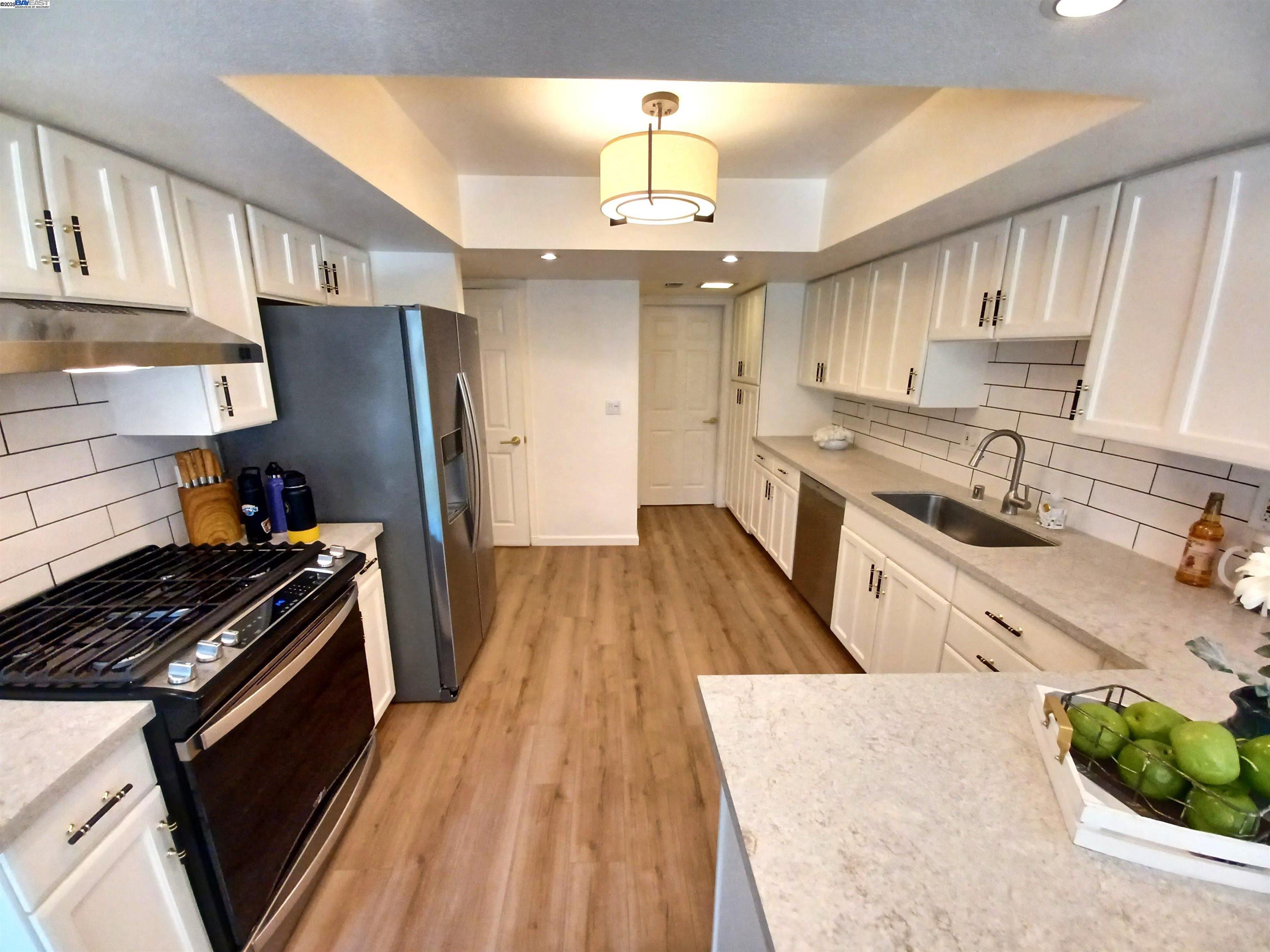 Detail Gallery Image 9 of 27 For 3050 Benjamin Grn, Fremont,  CA 94538 - 3 Beds | 2/1 Baths