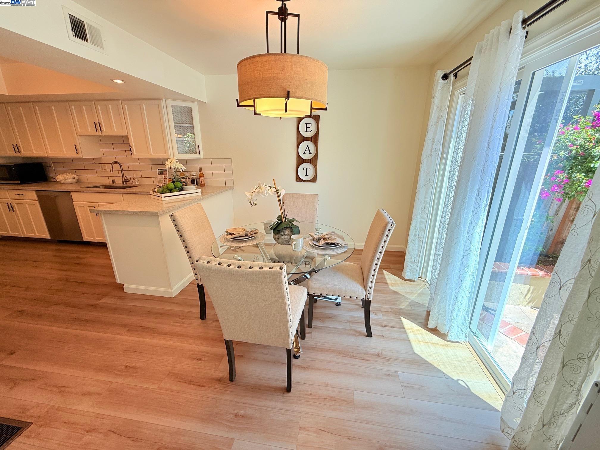 Detail Gallery Image 10 of 27 For 3050 Benjamin Grn, Fremont,  CA 94538 - 3 Beds | 2/1 Baths