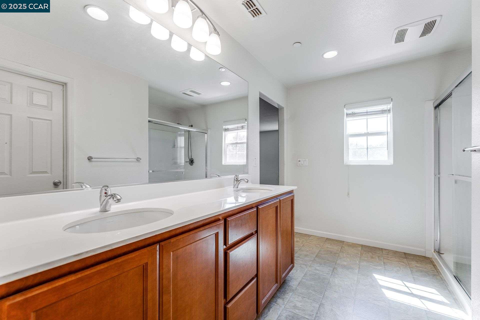 Detail Gallery Image 19 of 33 For 1113 Strawberry Ln, Suisun City,  CA 94585 - 4 Beds | 3 Baths
