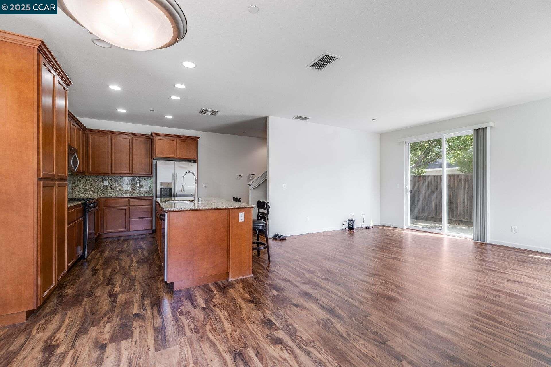 Detail Gallery Image 5 of 33 For 1113 Strawberry Ln, Suisun City,  CA 94585 - 4 Beds | 3 Baths