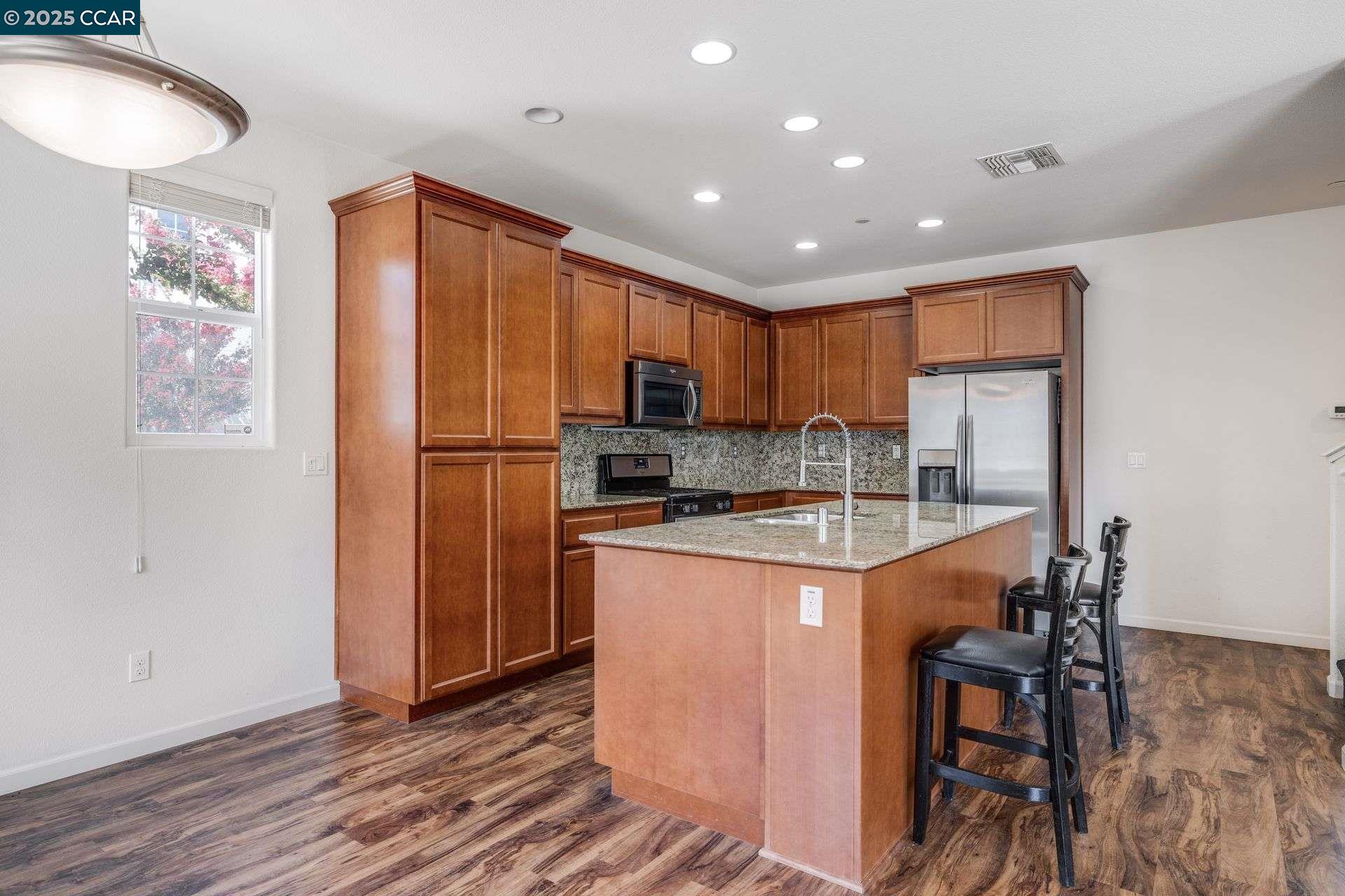 Detail Gallery Image 6 of 33 For 1113 Strawberry Ln, Suisun City,  CA 94585 - 4 Beds | 3 Baths