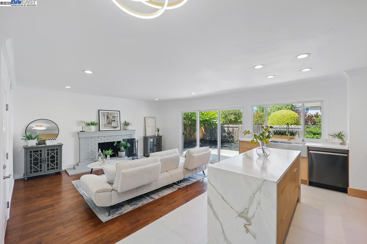 Detail Gallery Image 11 of 57 For 909 Gull Ave, Foster City,  CA 94404 - 4 Beds | 2 Baths