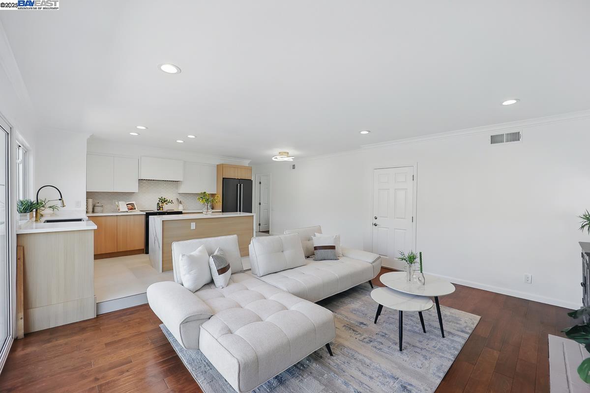 Detail Gallery Image 14 of 57 For 909 Gull Ave, Foster City,  CA 94404 - 4 Beds | 2 Baths
